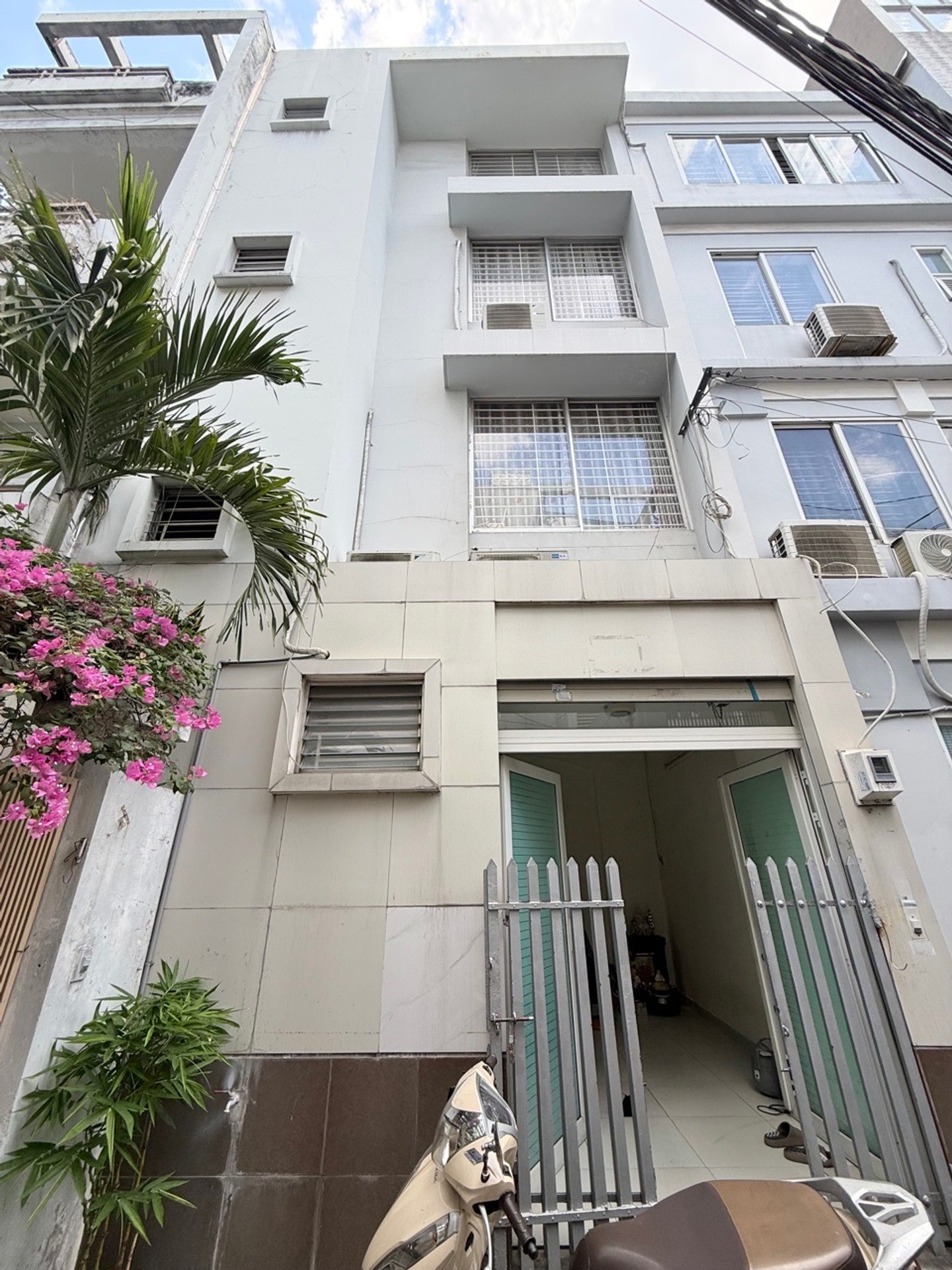 Nhà 4 tầng hẻm xe hơi, thu nhập ngay tại Tân Sơn Hòa