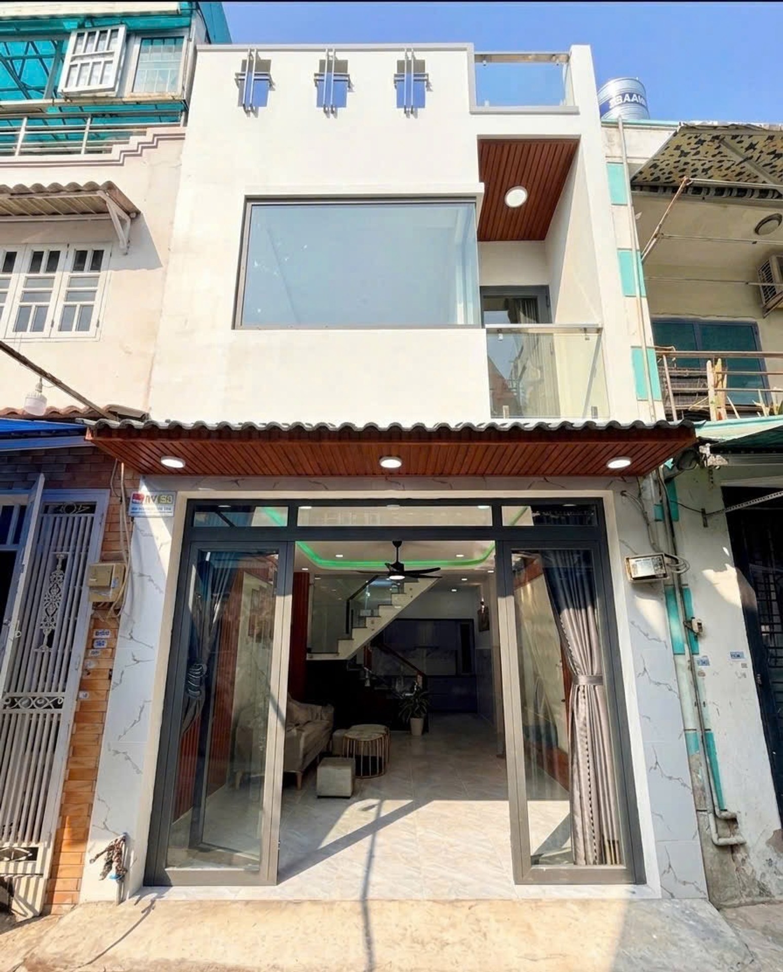Nhà mới 2 tầng, hẻm xe hơi thông ngay Lê Văn Quới, giáp 4 Xã, chỉ 3.x Tỷ.
- 4x8, trệt lầu gồm 2PN