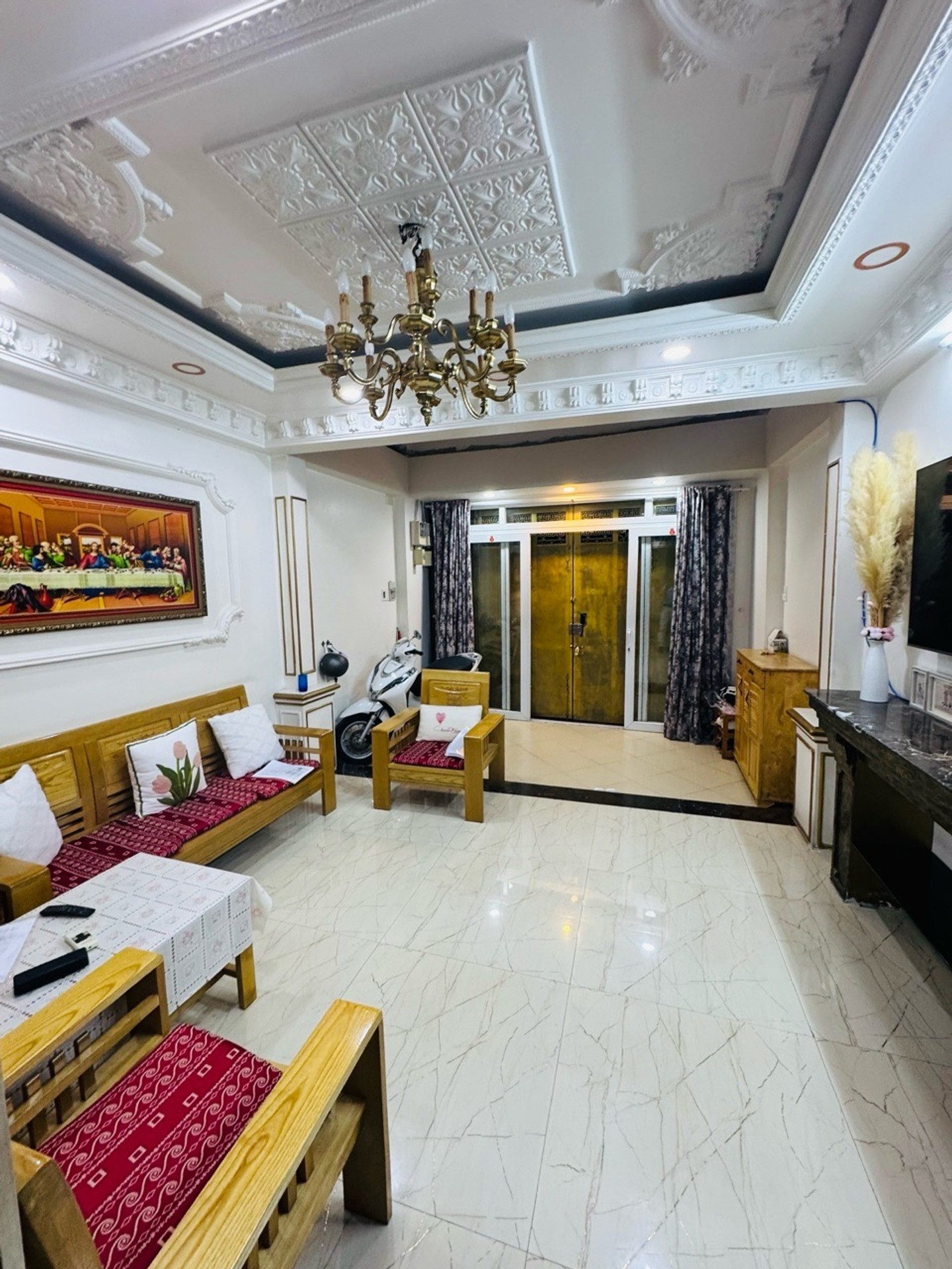 Nhà riêng 5 tầng sang trọng tại trung tâm Quận 5