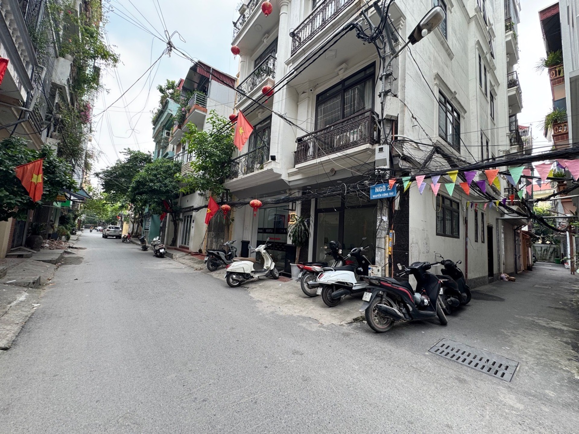 Cơ hội hiếm có sở hữu nhà lô góc 5 tầng tại Văn Quán với giá hấp dẫn, oto, sát phố.
