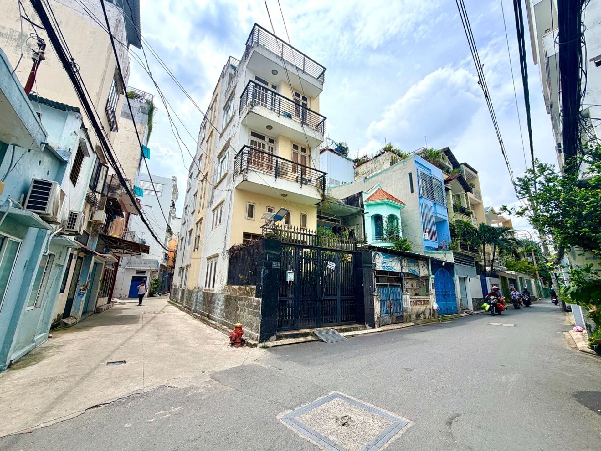 Nhà riêng 2 tầng diện tích 49m2 tại Phú Nhuận, gần quận 1 và sân bay