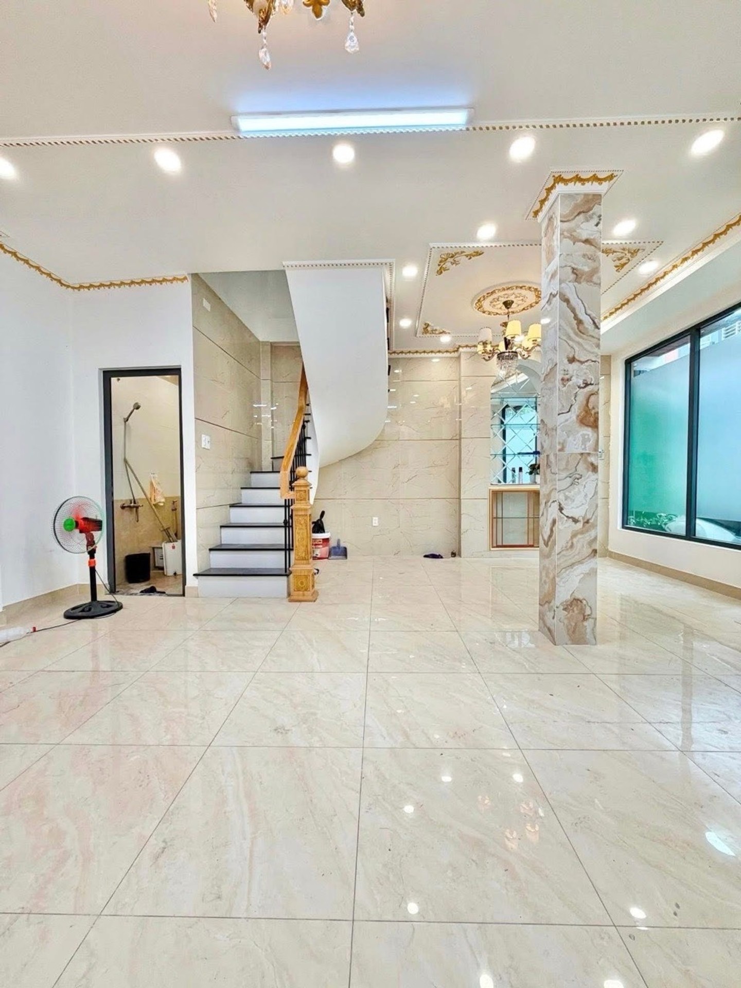 Cơ hội sở hữu nhà 5 tầng mặt tiền hiếm tại trung tâm Quận 10 giá tốt