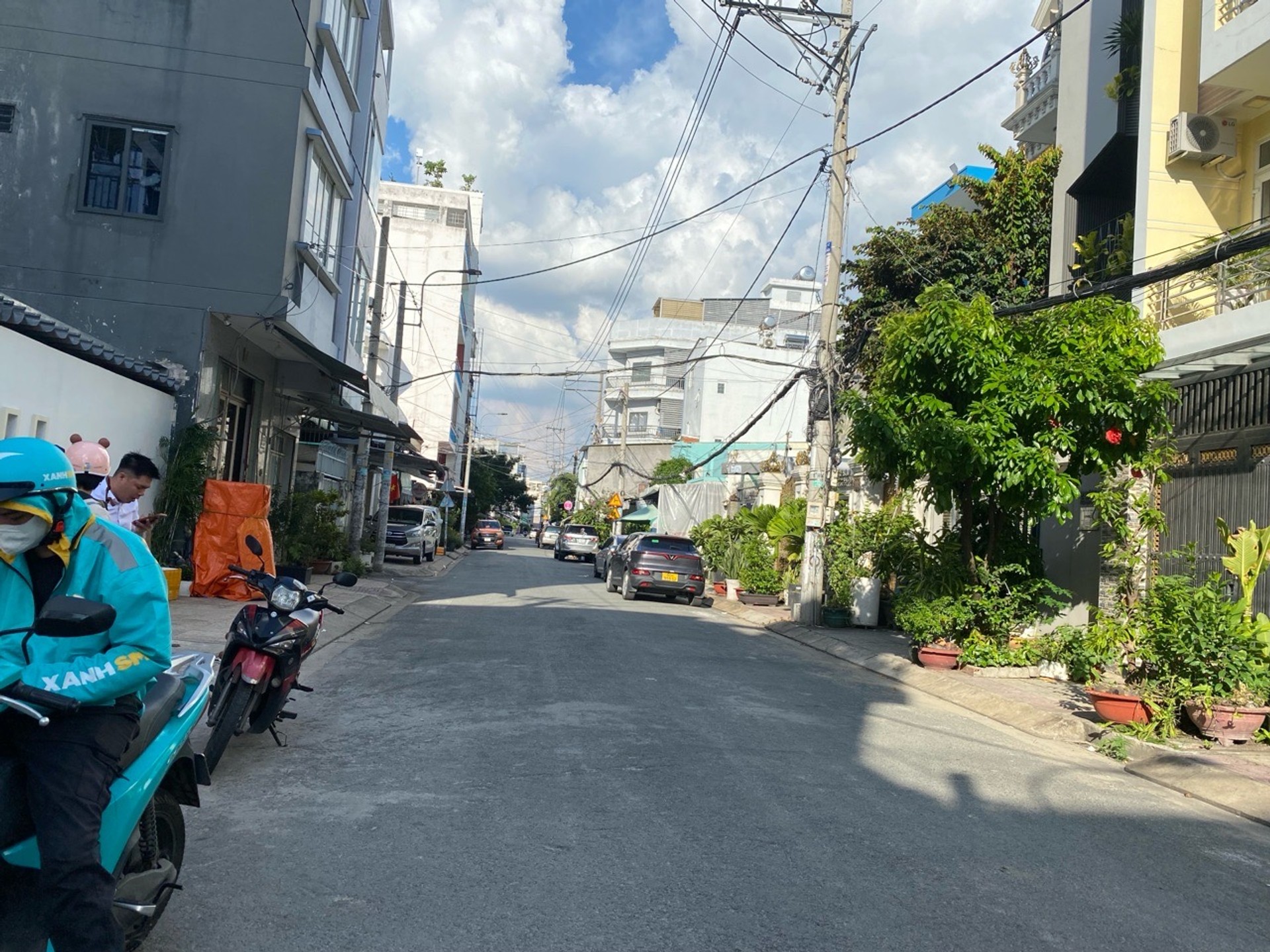 Nhà rộng hẻm nông, xe hơi đỗ gần, giá hợp lý tại Tây Thạnh