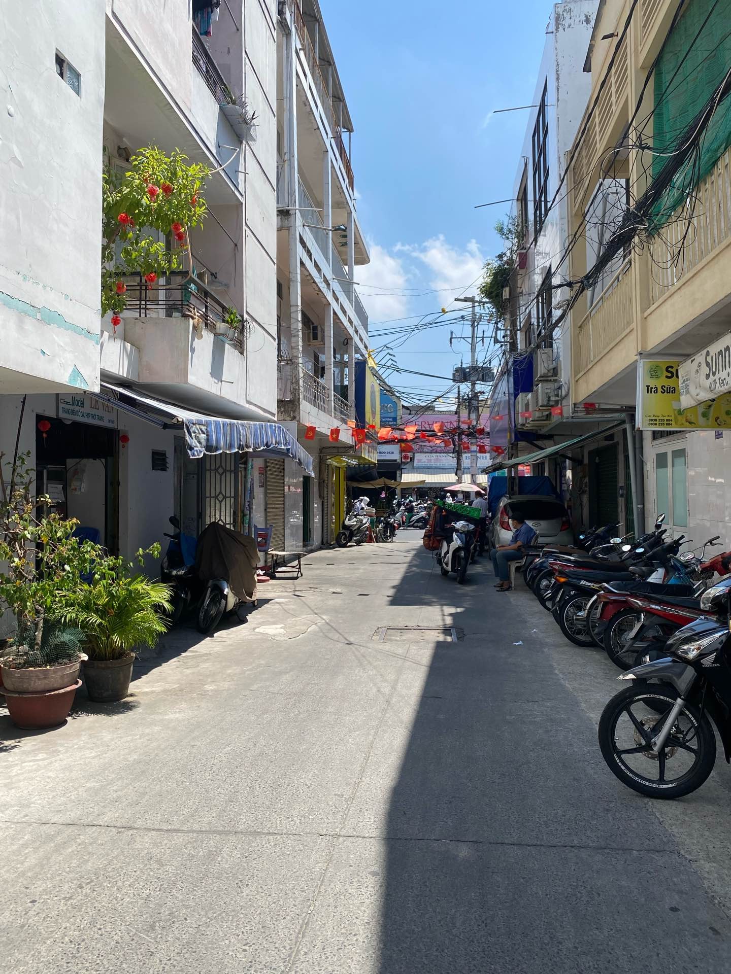 Nhà 5 tầng hiện đại, ô tô vào tận cửa, trung tâm quận 8