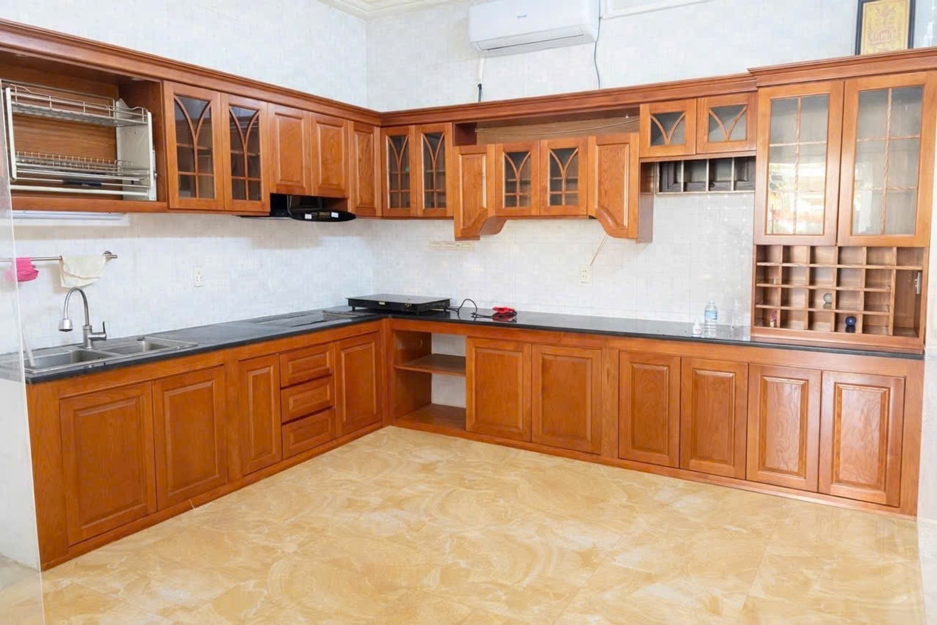 Bán nhà dịch vụ Hàng Bè, Hoàng Công, 50m2, 5 tầng, vỉa hè, oto, kinh doanh. giá 15.99 tỷ