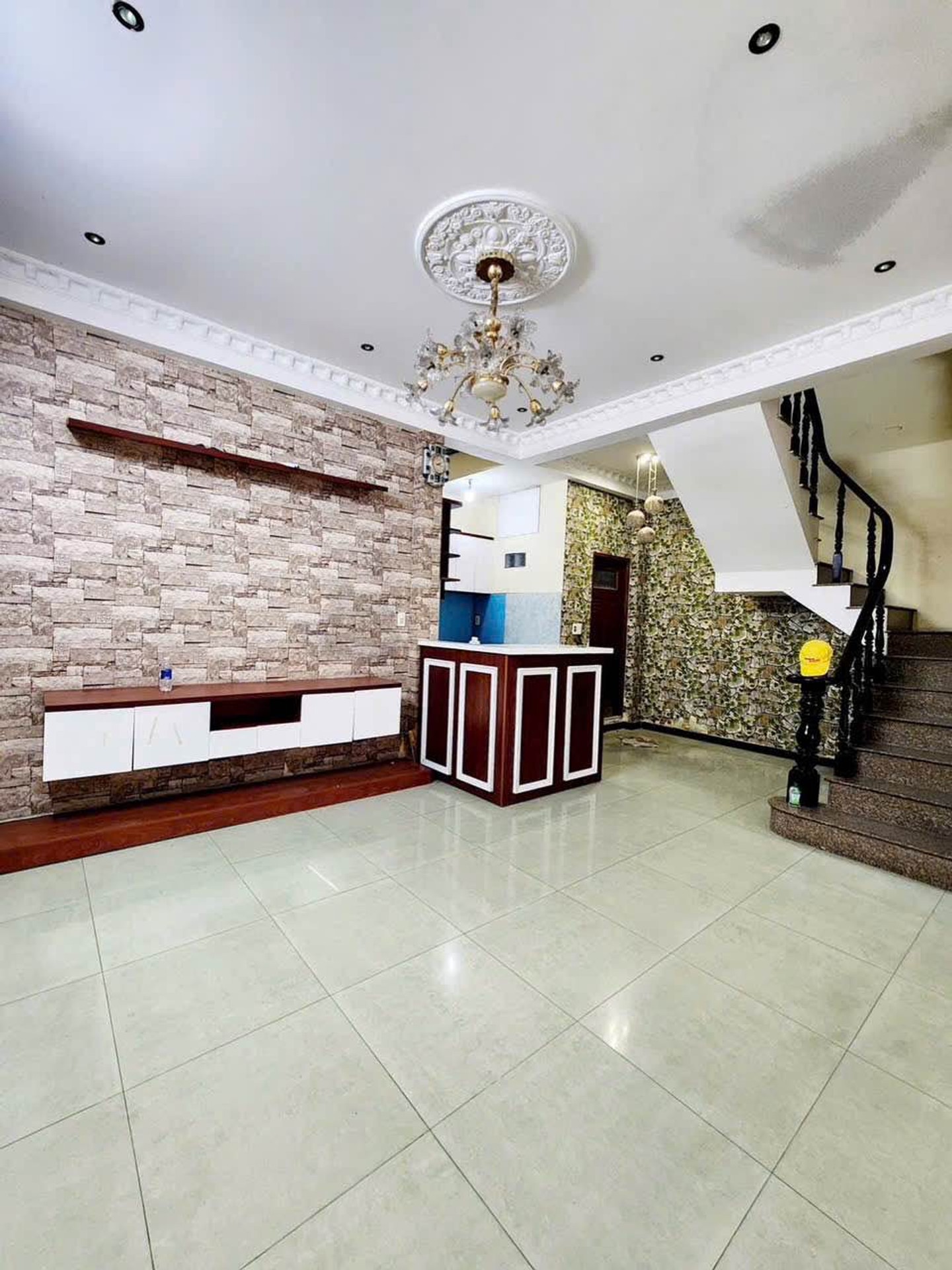 Nhà 4 tầng hẻm Thành Thái - Không gian rộng rãi, tiện nghi đủ đầy