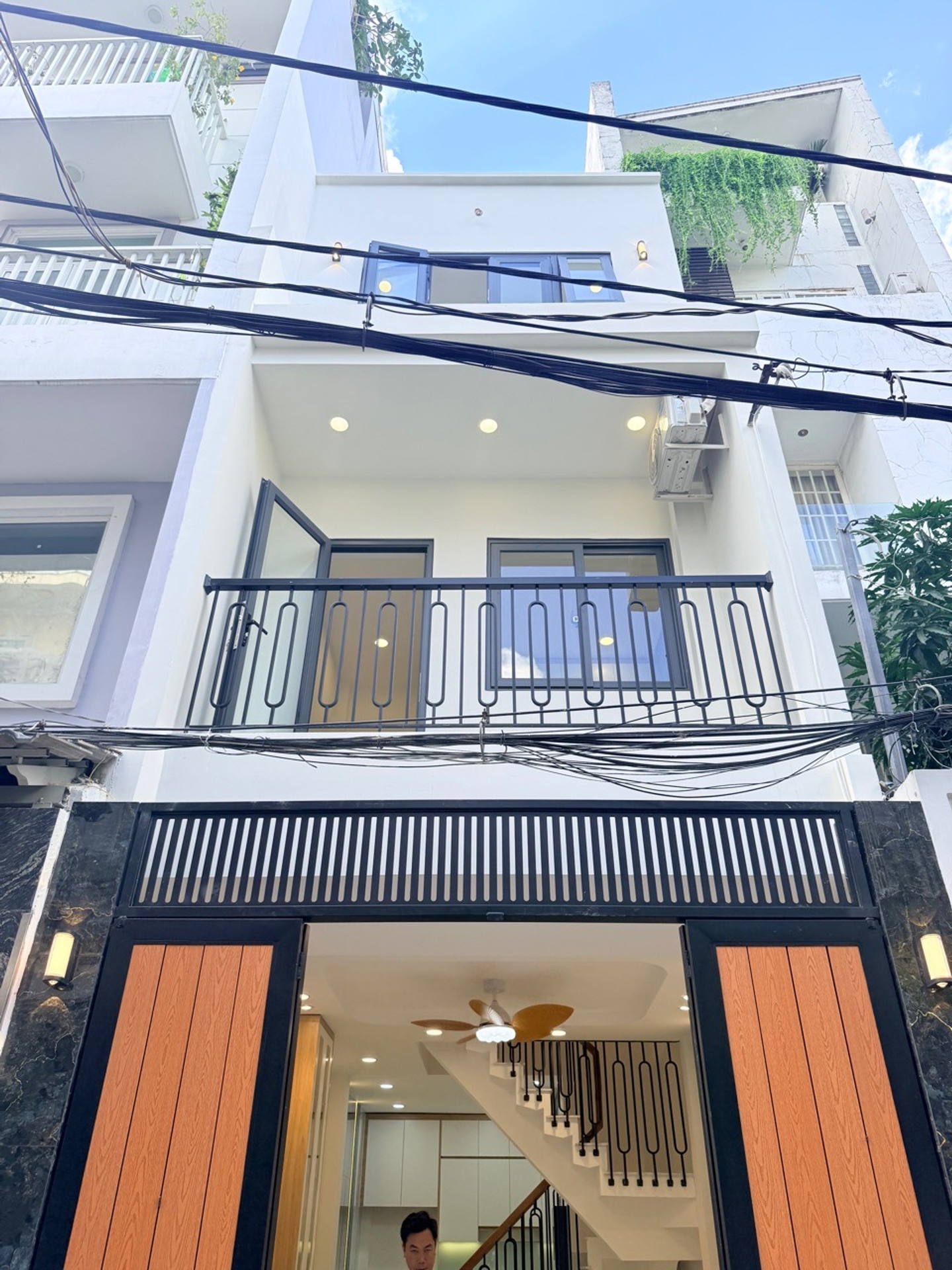 Nhà 3 tầng full nội thất, hẻm ôtô Bàu Cát, giá tốt