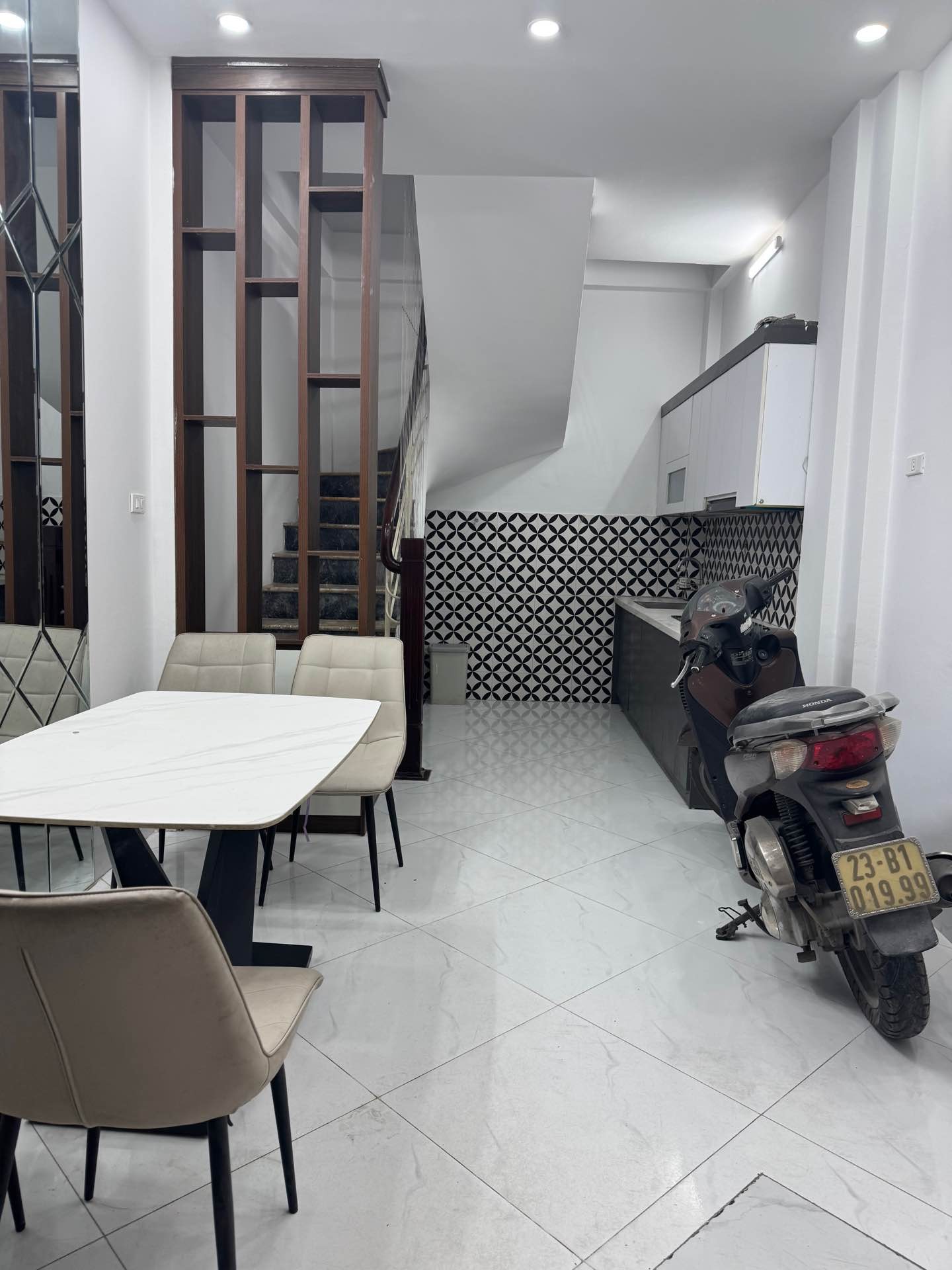 💥 CHỈ 6.75 TỶ, BÁN NHÀ THANH XUÂN - NGÃ TƯ SỞ 23M2 x 5 TẦNG, HÀNG XÓM ROYAL CITY, FULL NỘI THẤT.