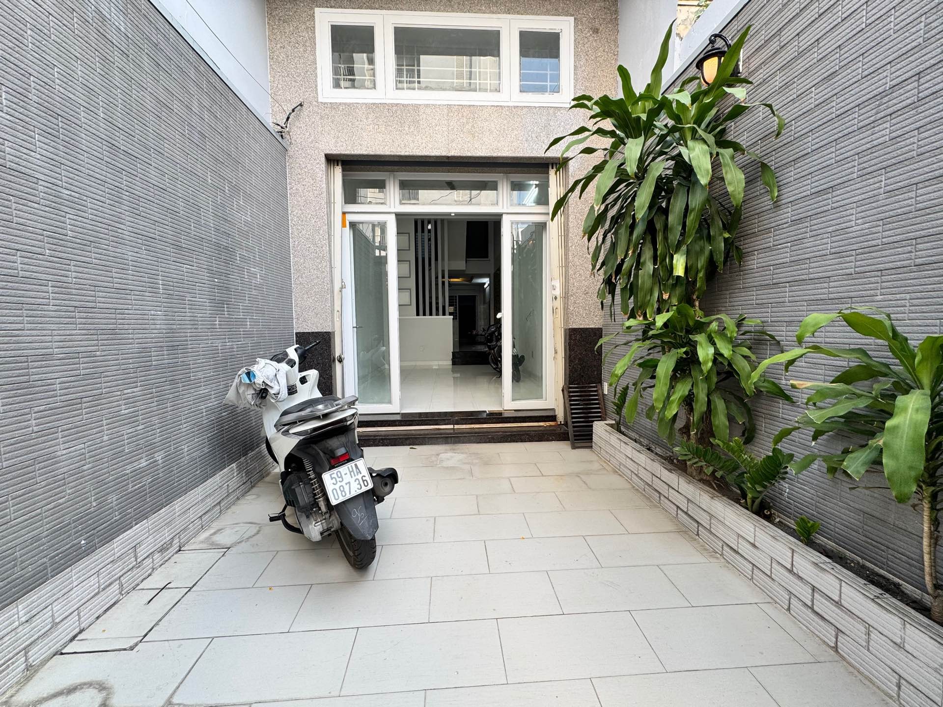 Bán nhà riêng 4 tầng 66m2 tại phường 2 quận 10, đường rộng 10m, pháp lý rõ ràng