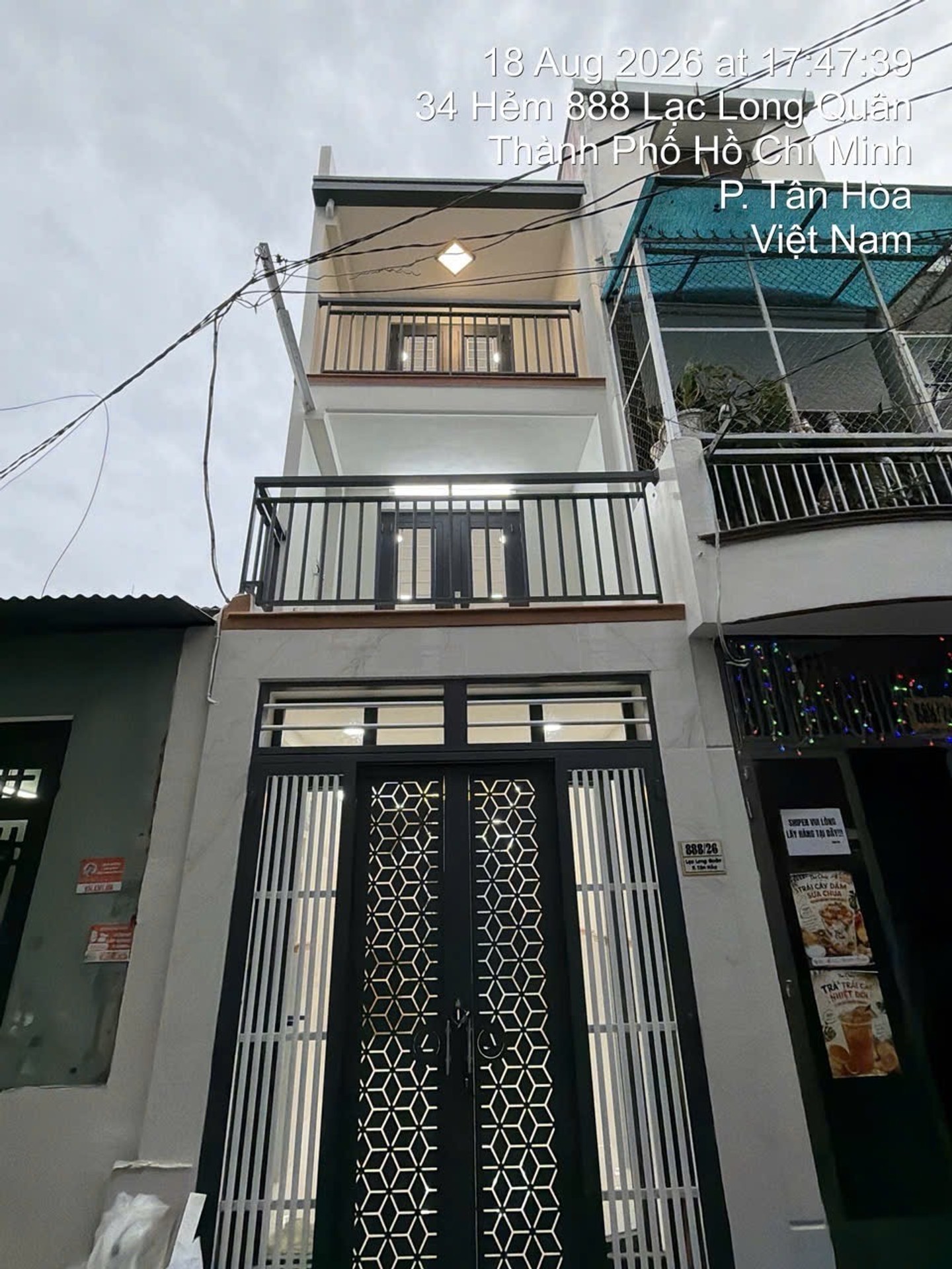 Nhà 3 tầng xinh xắn ngay Lạc Long Quân - Cơ hội đầu tư đỉnh!