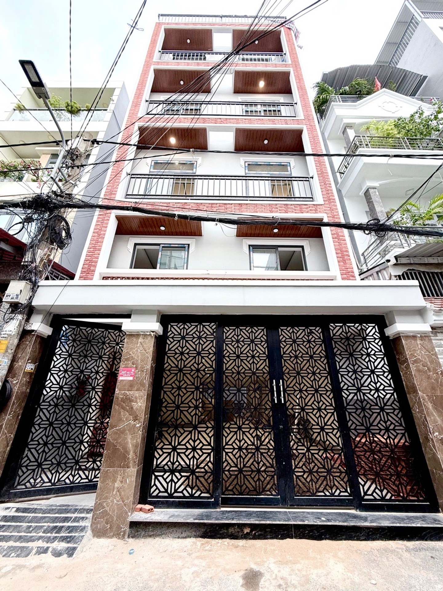 Bán nhà riêng 6 tầng tại An Nhơn, kinh doanh căn hộ dịch vụ, giá cạnh tranh