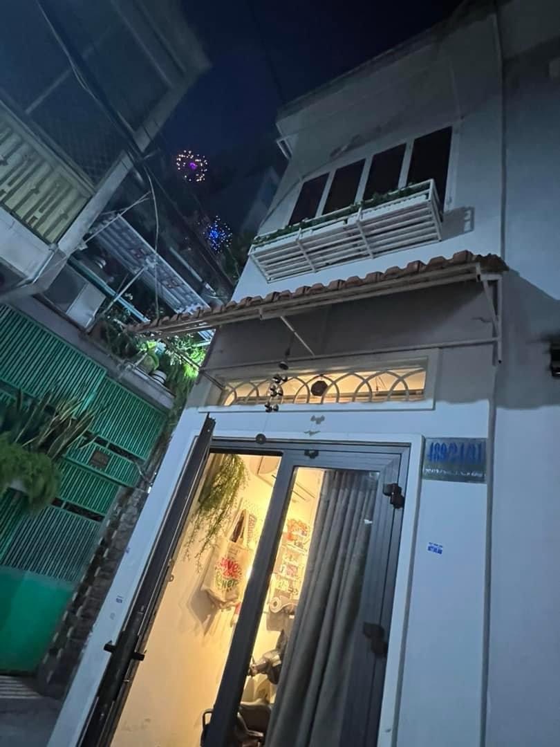 Bán nhà riêng 2 tầng diện tích 13.2 m² tại khu vực Huỳnh Văn Bánh giá hợp lý