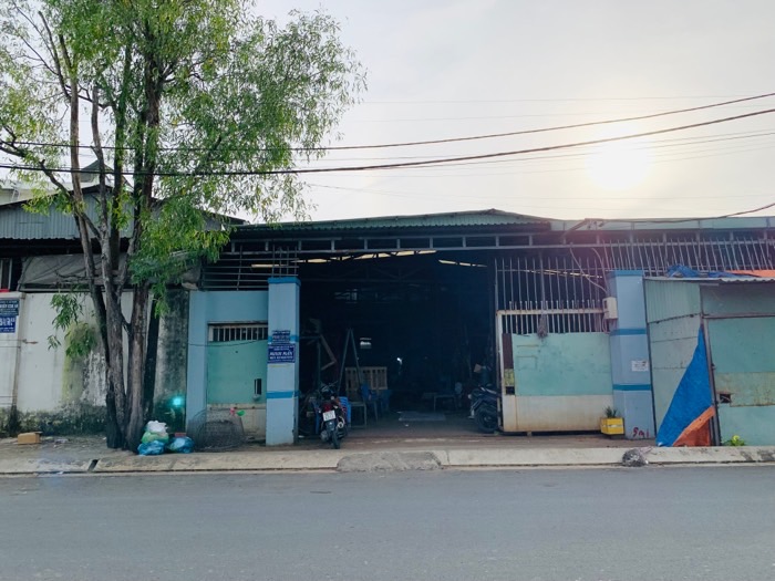 Xưởng rộng 600m2, mặt tiền đường lớn ở Bình Tân, giá tốt