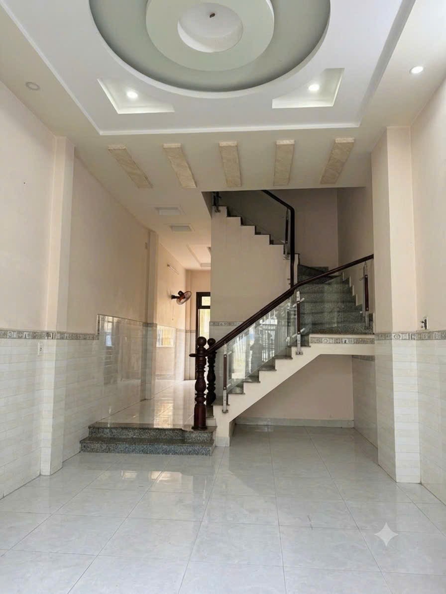 NHÀ ĐẸP BÌNH TÂN - CUỐI LÊ TRỌNG TẤN - HẺM XE TẢI ĐỖ CỬA - 4X19.5M - 3 TẦNG - CHỈNH 5.3 TỶ