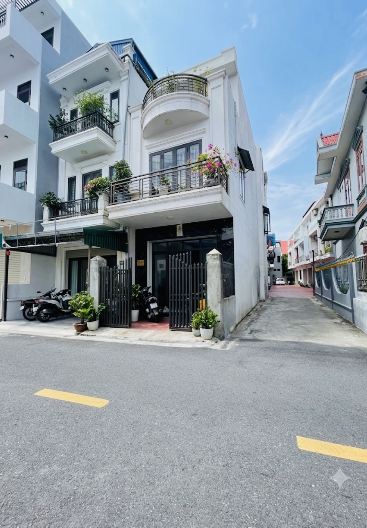 🔥 LÔ GÓC 62M² – 3 TẦNG, VỪA Ở VỪA KINH DOANH CỰC ĐẸP