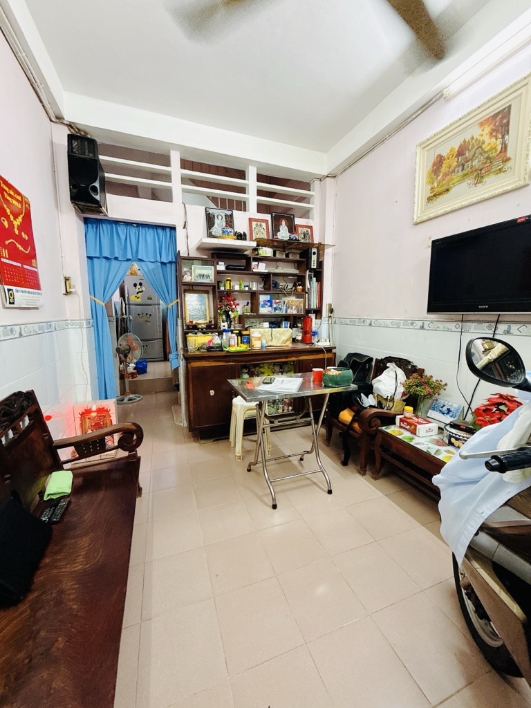 Cơ Hội Vàng Sở Hữu Nhà 3 Tầng Xe Hơi Đỗ Cửa Giá Tốt Tại Quận Sầm Uất