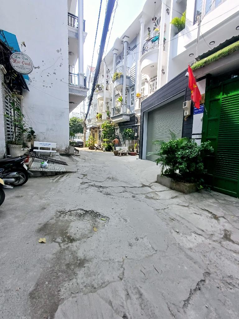 Bán nhà 4 tầng xe hơi ngủ nhà Huỳnh Tấn Phát, giá 7.5 tỷ