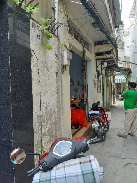 Nhà ngang lớn, sổ vuông Phường 10 quận Tân Bình giá sốc