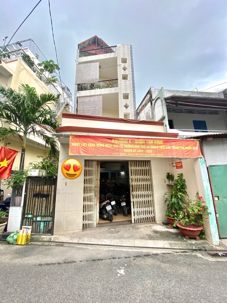 Nhà 5 tầng hiện đại trên đường Âu Cơ, phù hợp kinh doanh và ở