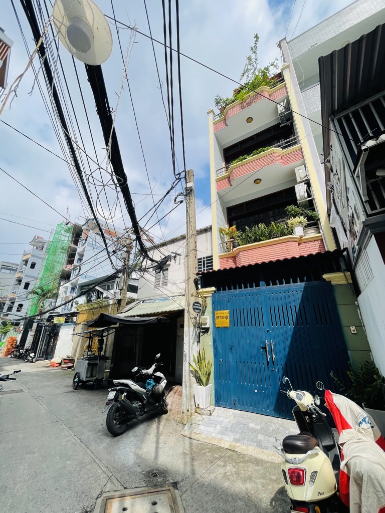 Không gian vàng CMT8 - Nhà 7 phòng trọ, Hẻm xe tải thông thoáng