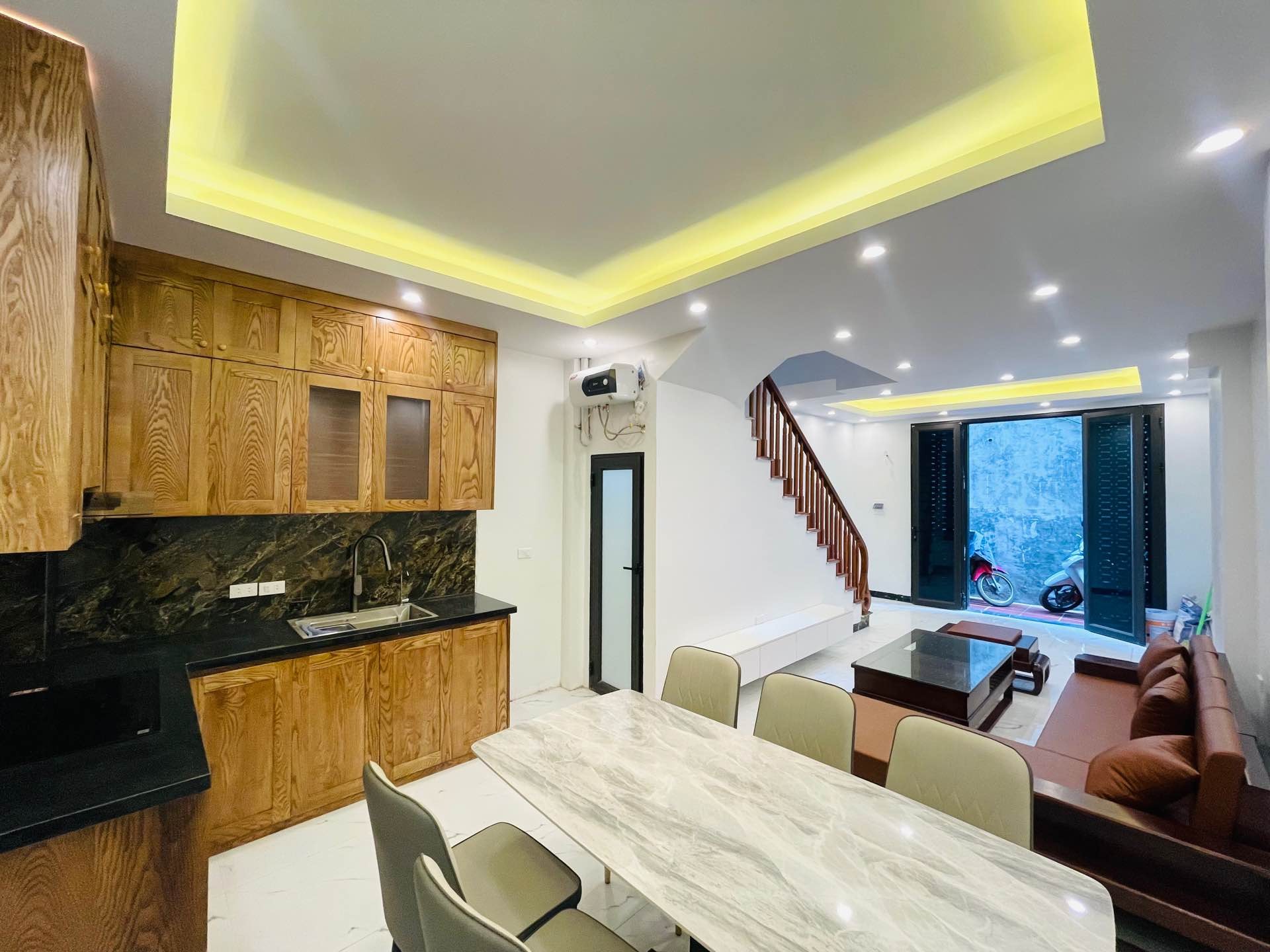 Bán nhà 4 tầng mới xây full nội thất tại Đa Sỹ Kiến Hưng Ôto diện tích 38m2