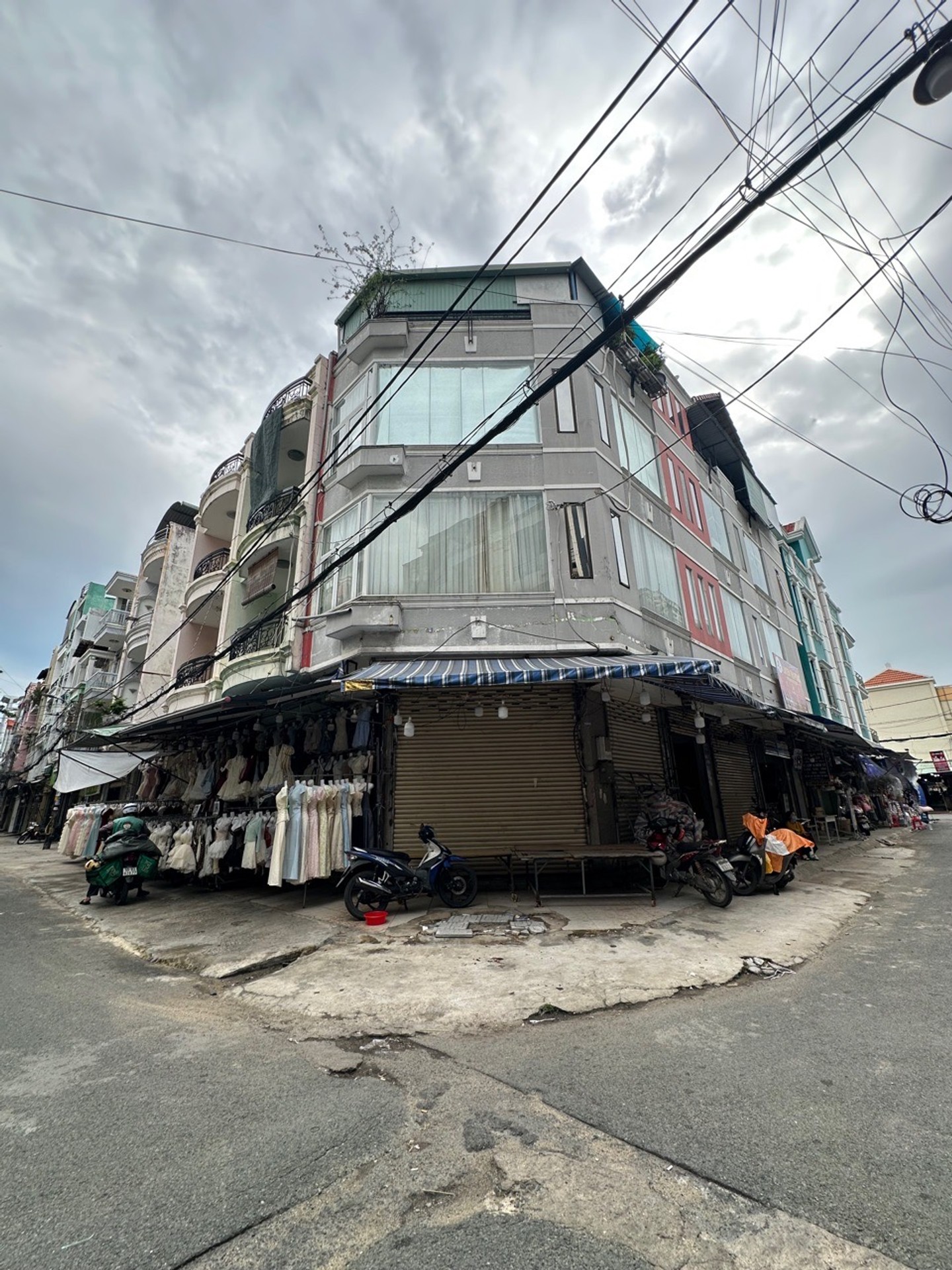 Nhà 4 tầng sang trọng ở Quận Gò Vấp, vừa ở vừa kinh doanh thuận tiện