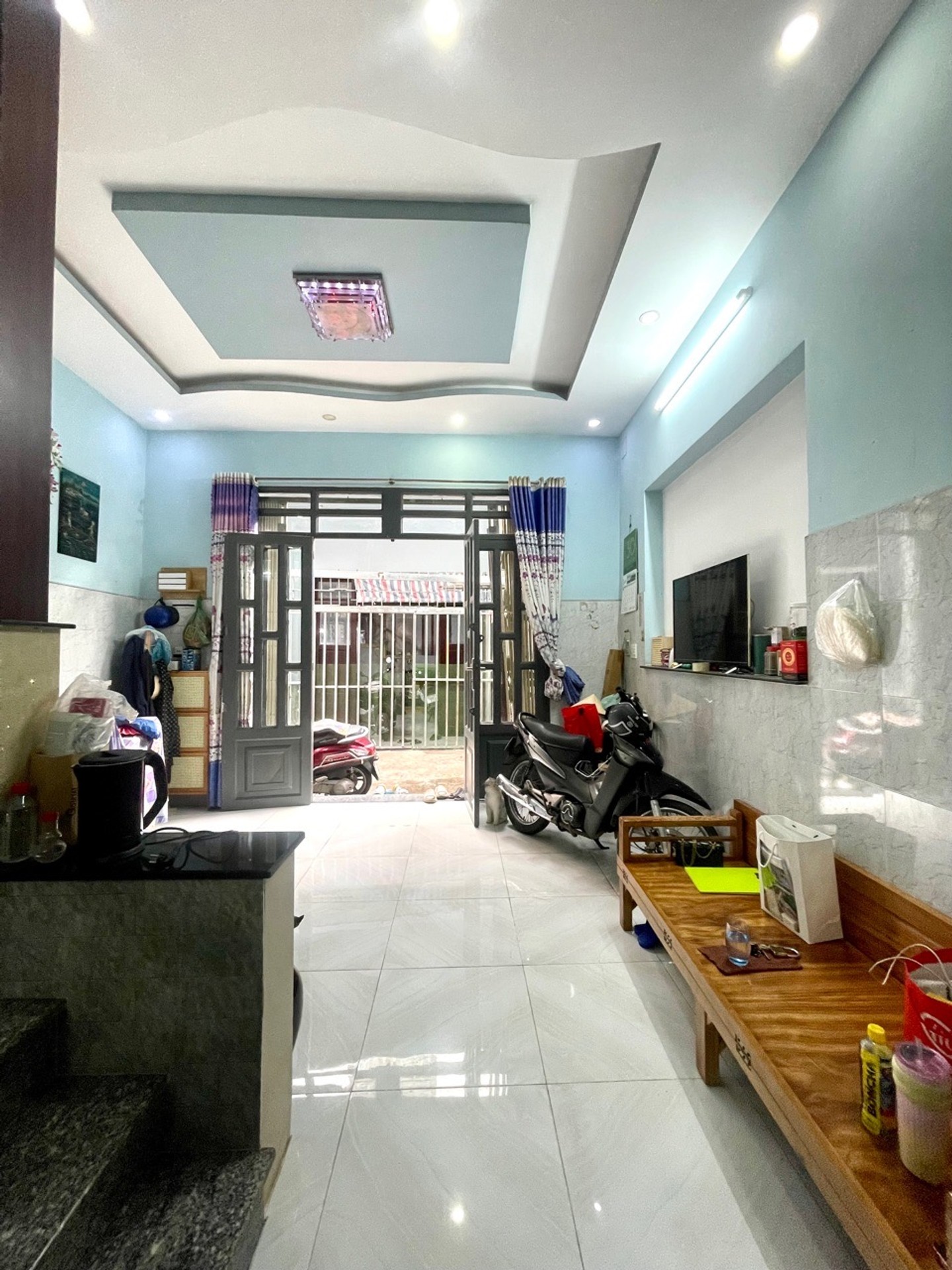 Nhà 2 tầng tiện nghi gần chợ Lạc Quang