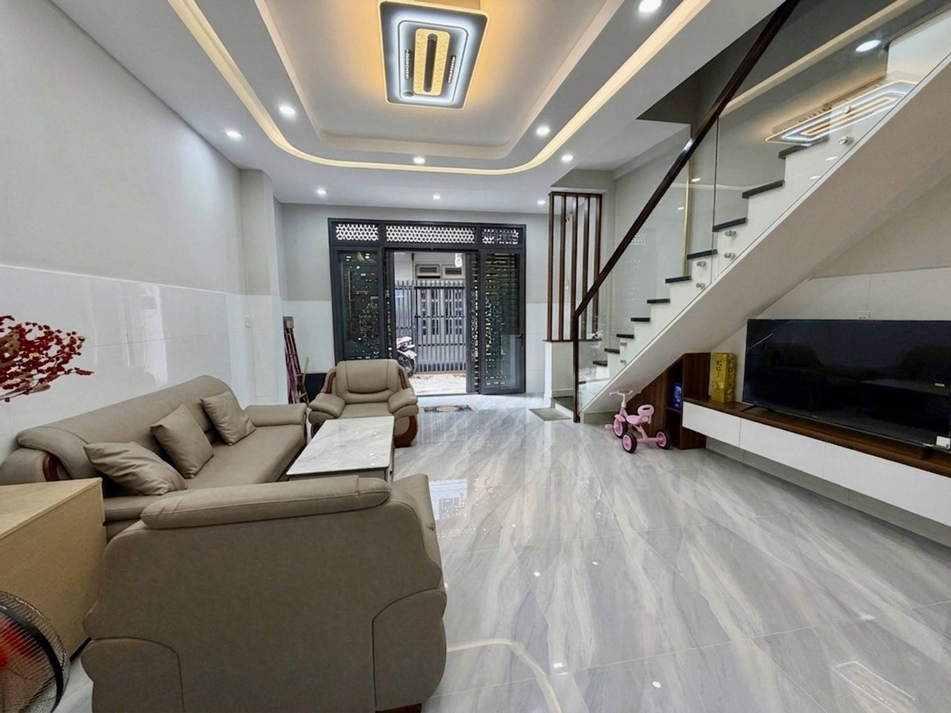 NHÀ MỚI THÔNG SỐ ĐẸP -(5x11m) , KHU HẺM AN NINH, 2 TẦNG BTCT TẶNG FULL NỘI THẤT