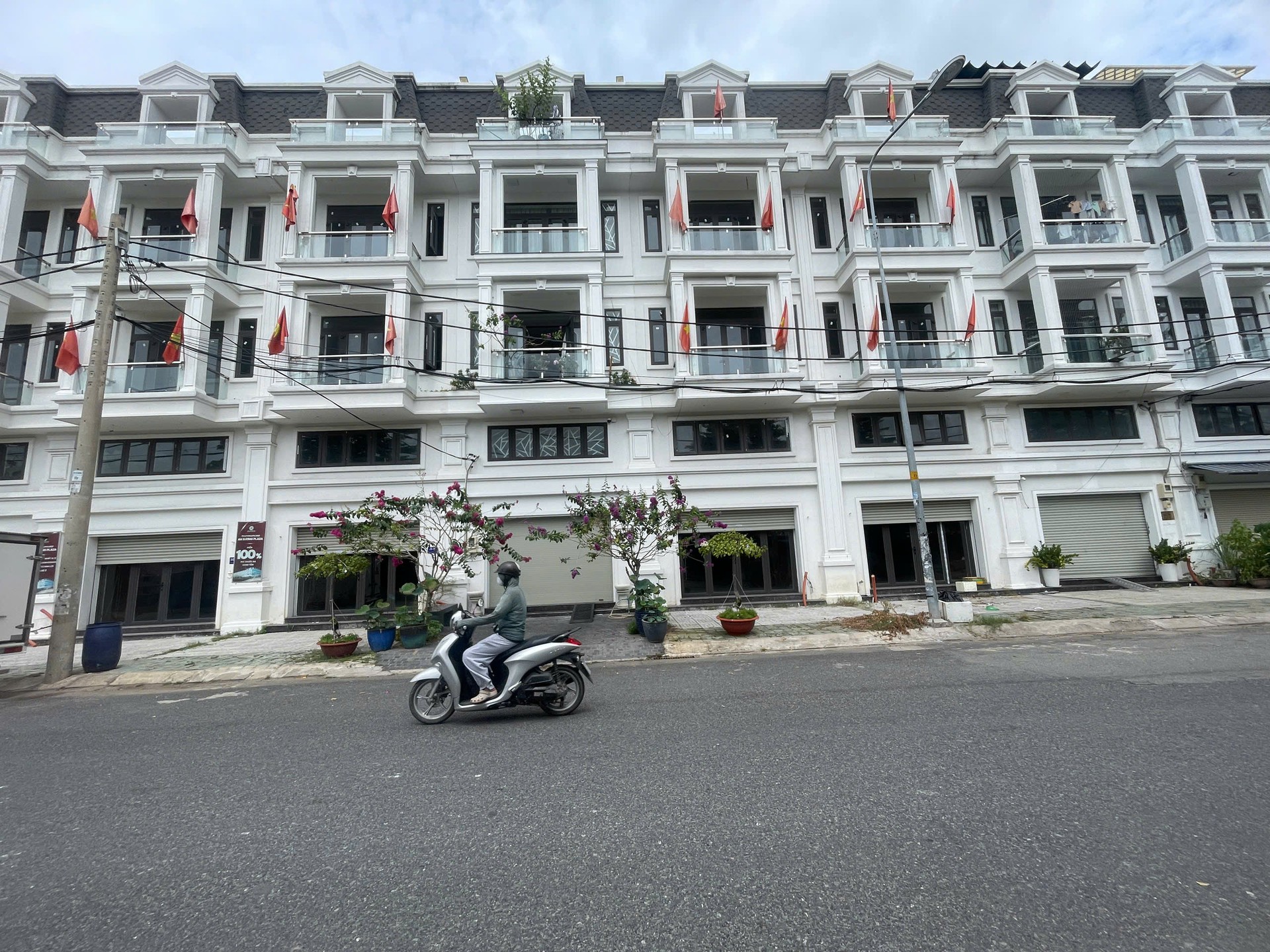 Shophouse An Sương cực hot, vừa ở vừa kinh doanh tiện lợi