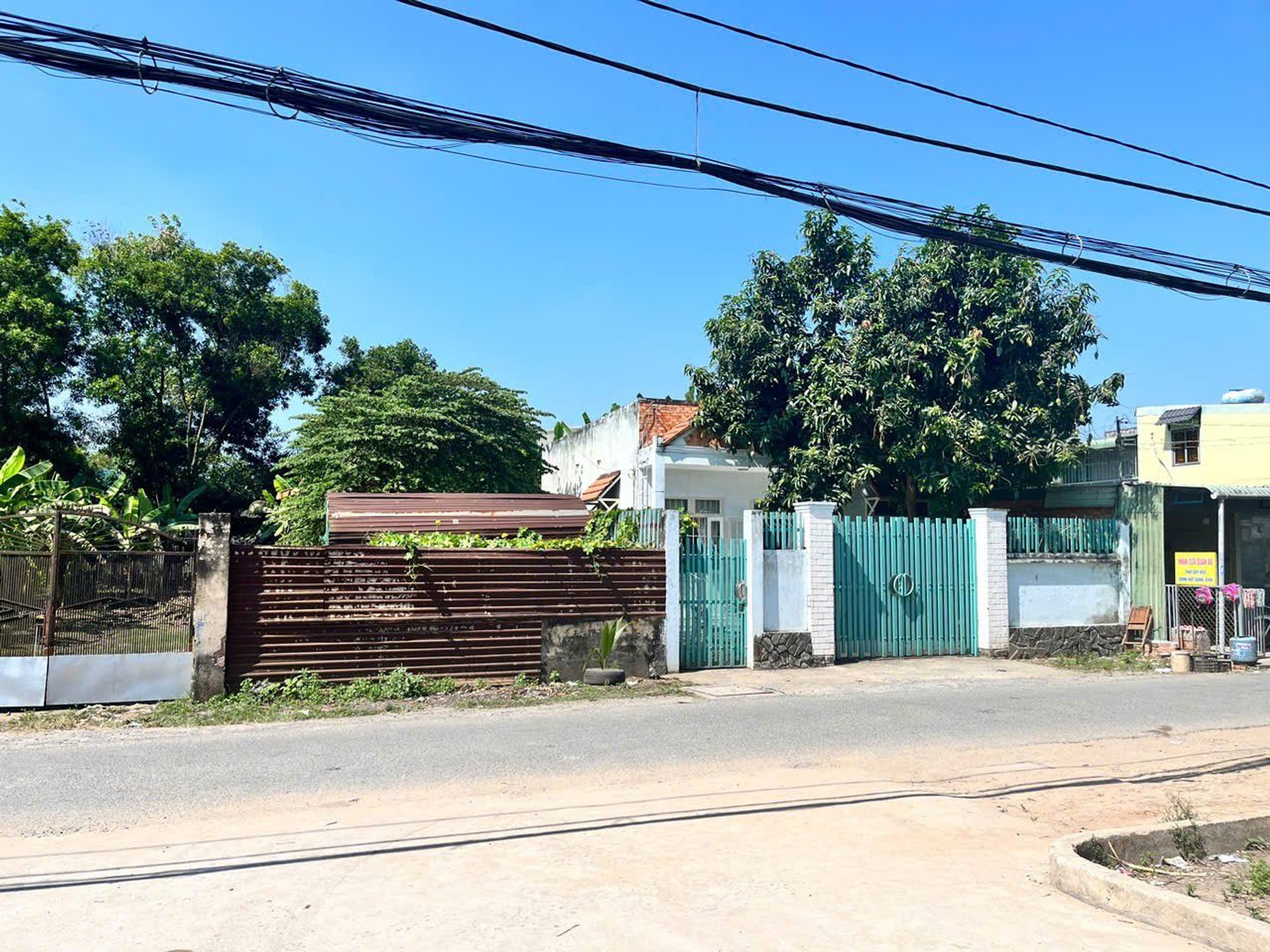 Nhà mặt phố siêu rộng, giá sốc giảm ngay 4 tỷ