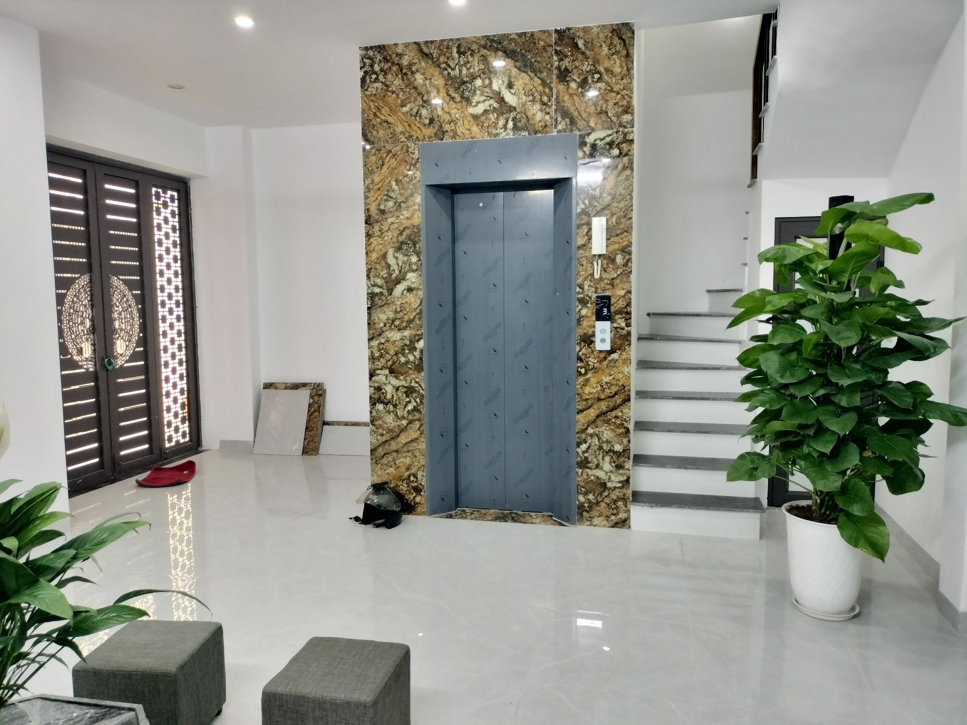 Bán nhà 5 tầng thang máy phố Kim Ngưu, gần Lạc Trung, ô tô, 41m2, mặt tiền thoáng rộng, 11.9 tỷ