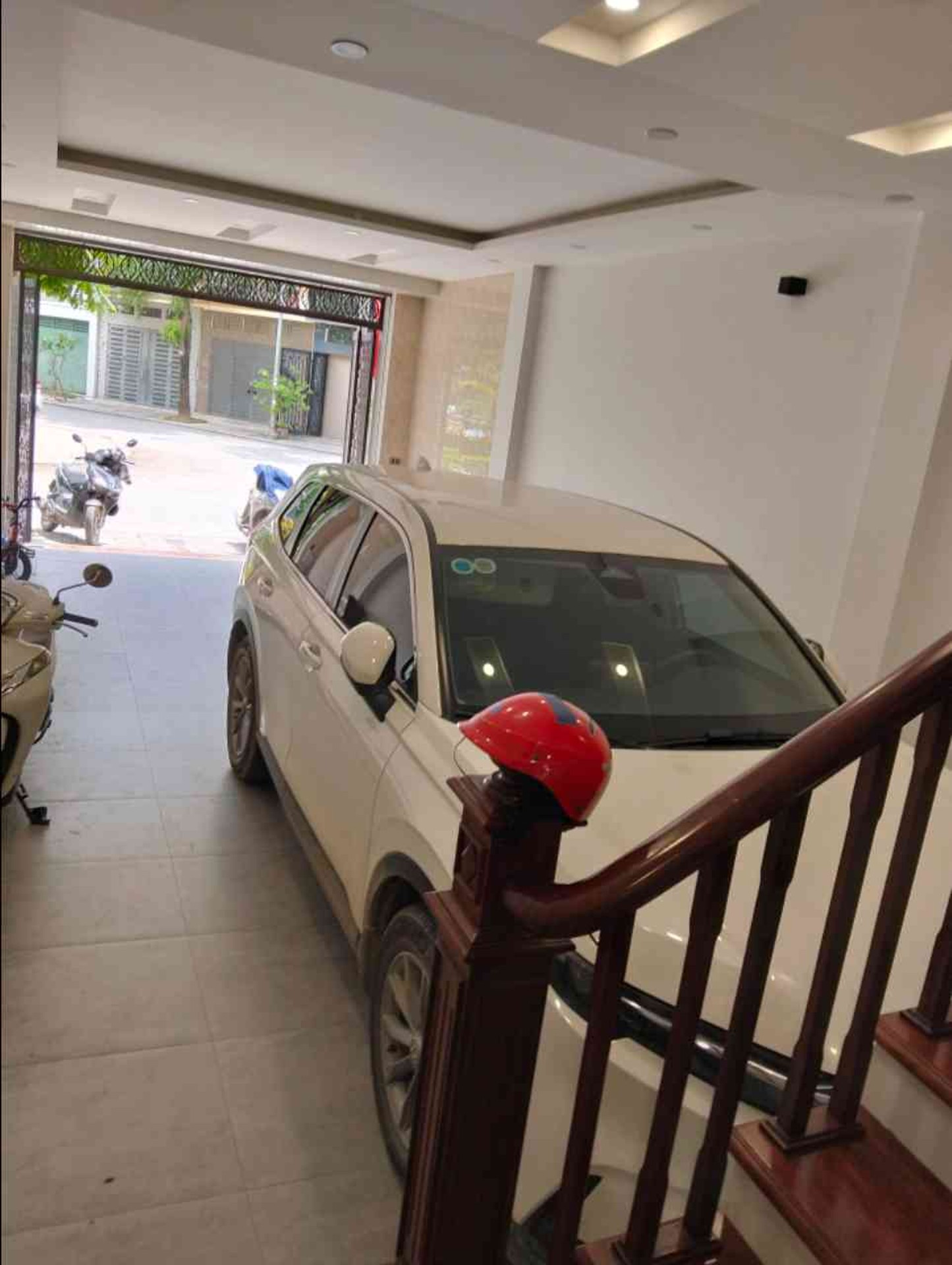 Nhà phố Văn Phú 5 tầng view công viên, thang máy sang trọng