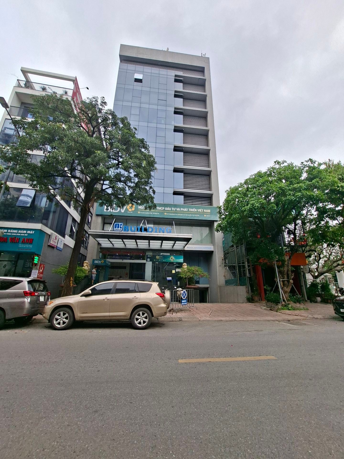 BÁN TÒA NHÀ MẶT PHỐ NGUYỄN SƠN 1060M2- 11 TẦNG - 1 HẦM - 268 Tỷ