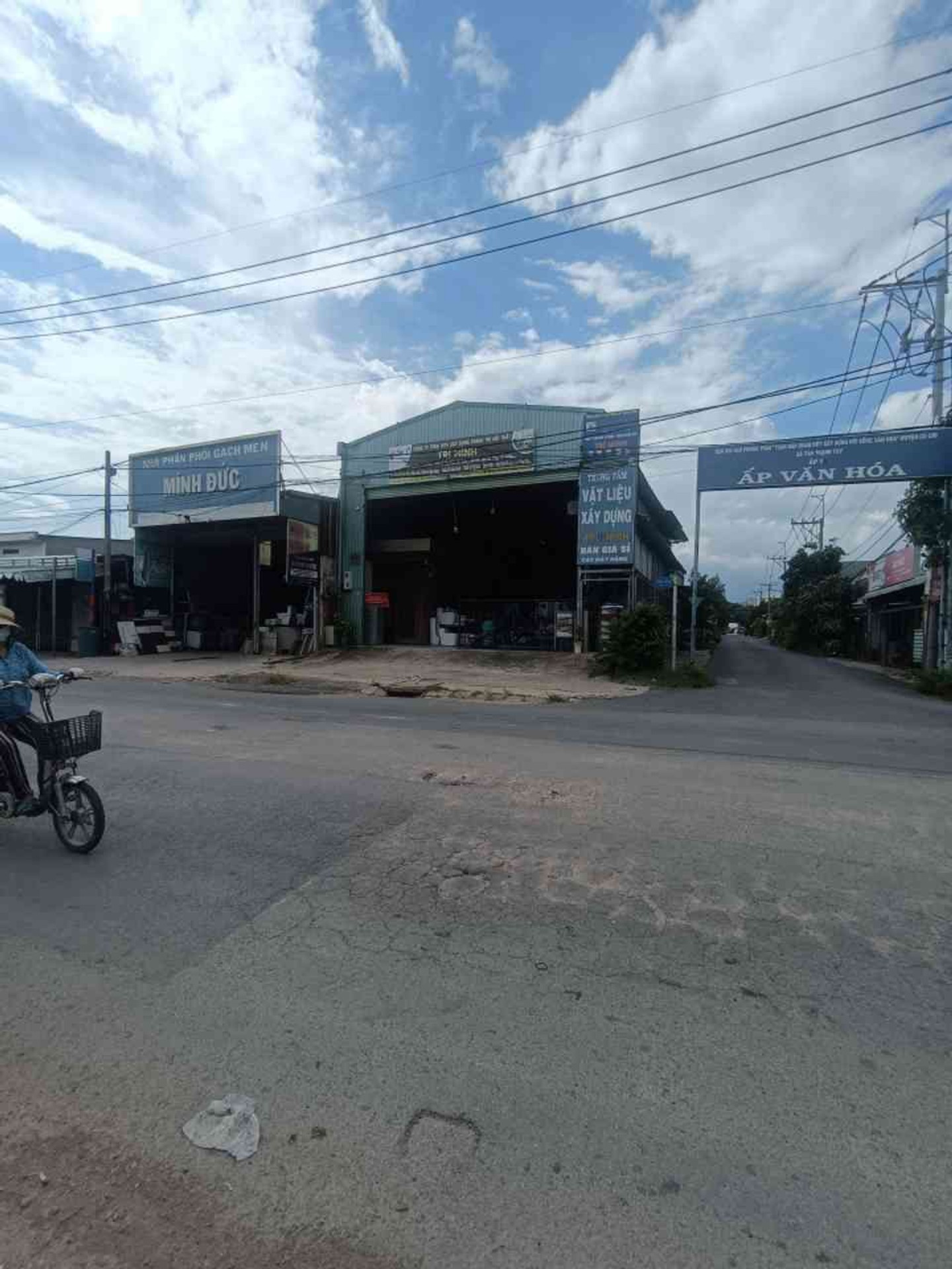 Bán kho, nhà xưởng mặt tiền rộng tại Tỉnh Lộ 8 khu kinh doanh sầm uất