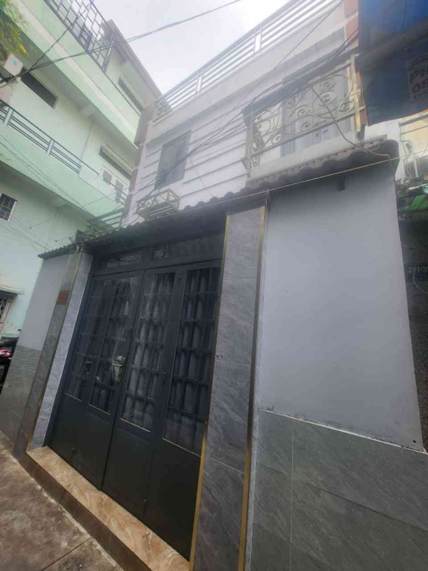 Nhà 2 Tầng Góc 2 Mặt Tiền Đồng Đen - Hẻm Xe Hơi Vào Nhà