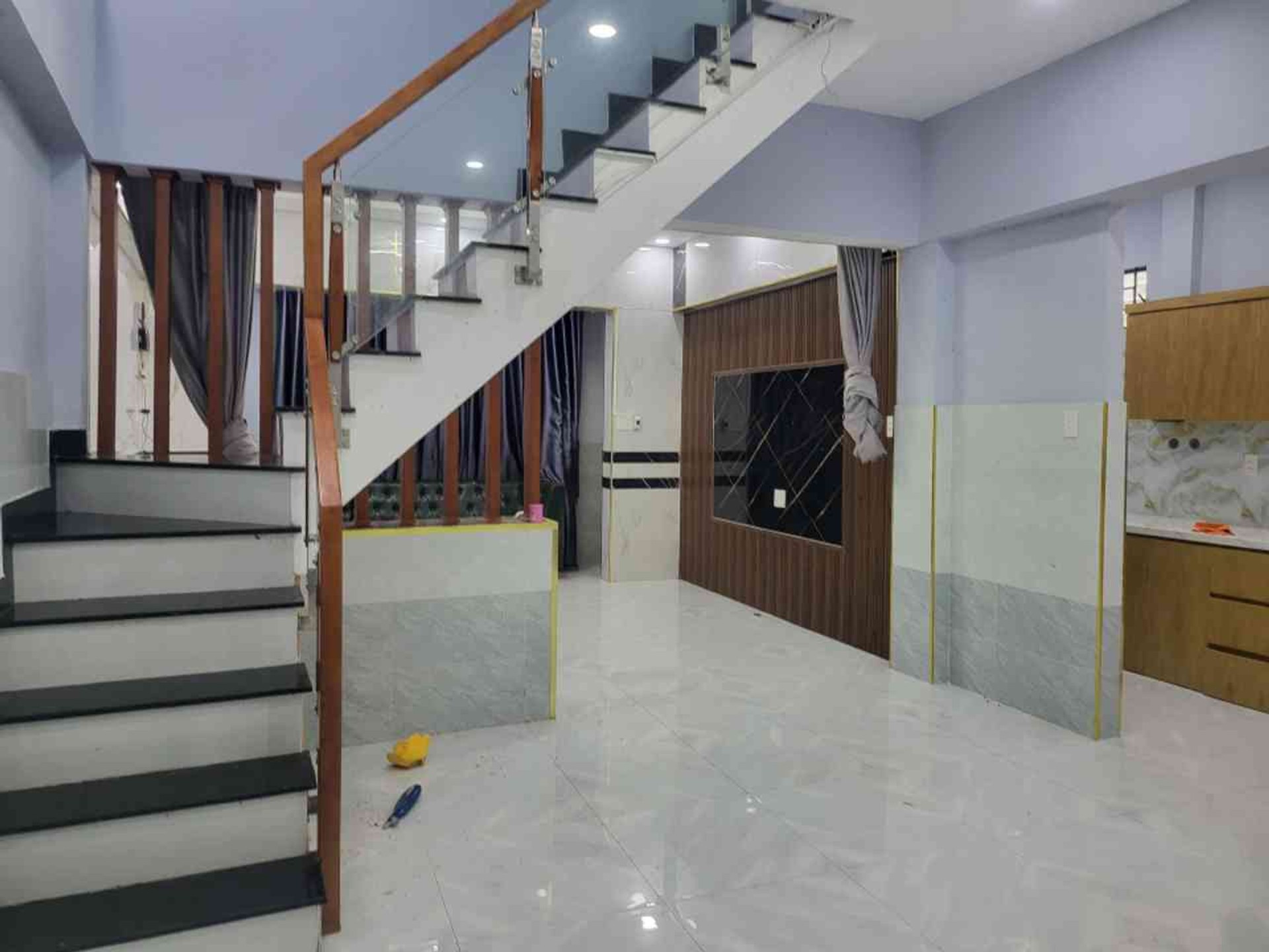 Bán nhà riêng 2 tầng, 2 phòng ngủ tại Đồng Đen, nhà HXH, mặt tiền 10m