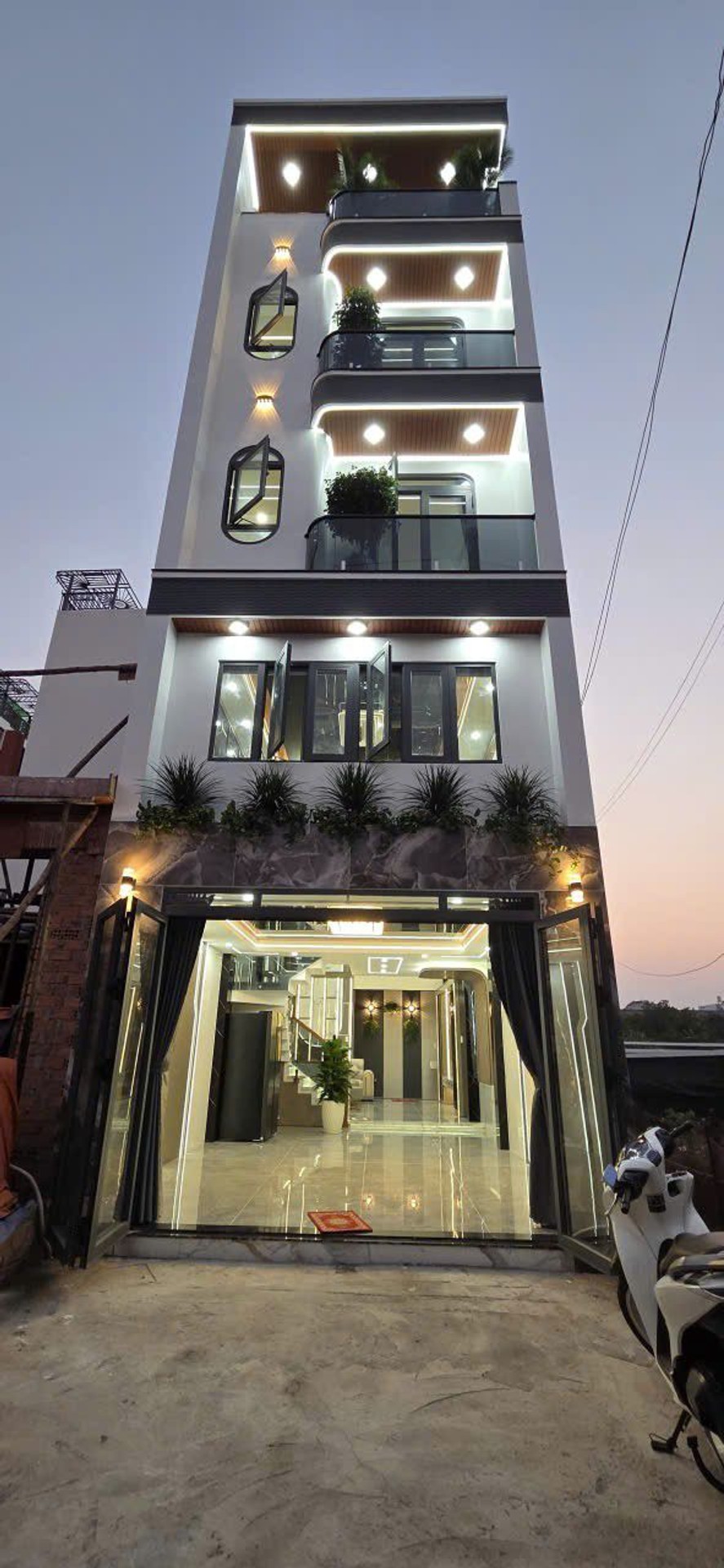 NHÀ 5 TẦNG LÊ QUANG HOÀ/Q12 | FULL NỘI THẤT| VIEW BỜ KÊNH | KINH DOANH TỐT | 7.3