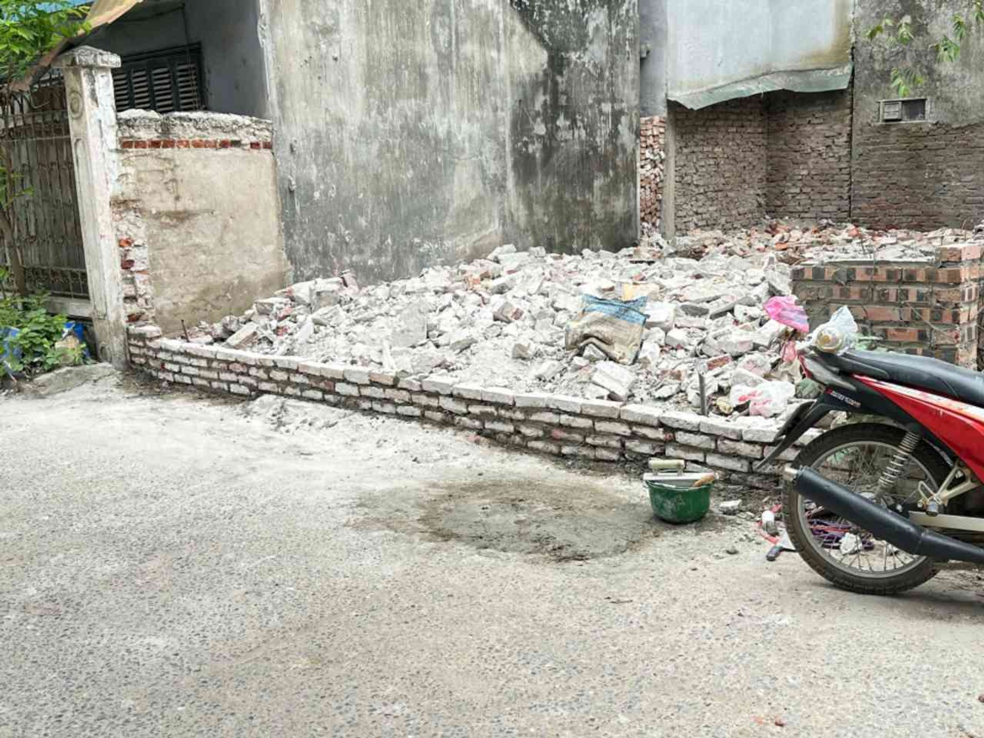 Bán Đất Khu B Đại Học Mỏ 50m2 mặt tiền 5.4m hướng Đông giá 10.8 tỷ pháp lý có sổ
