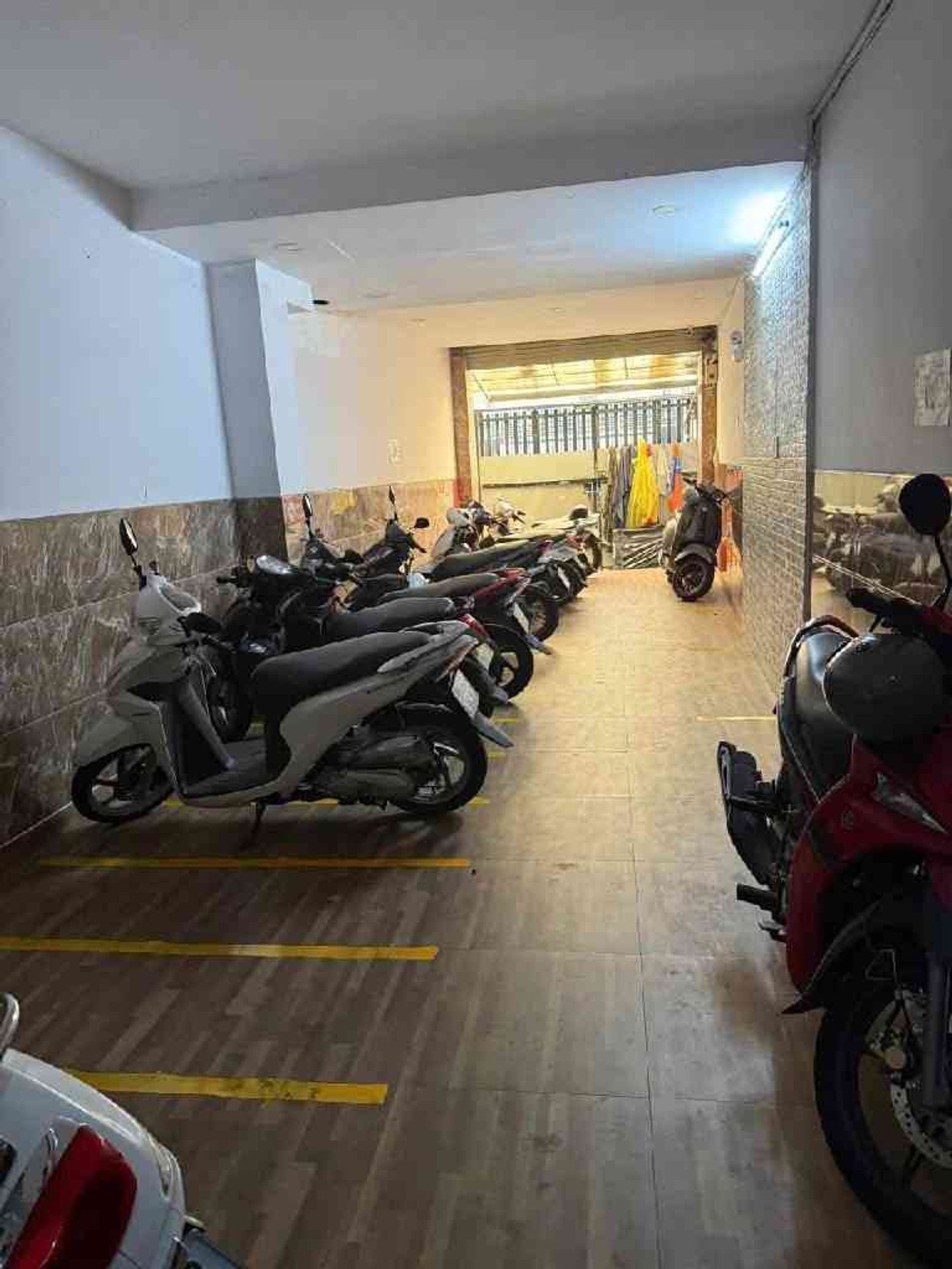 Bán nhà mặt phố Tân Phú 6 tầng 19 phòng với thang máy, dòng tiền trên 500 triệu/năm