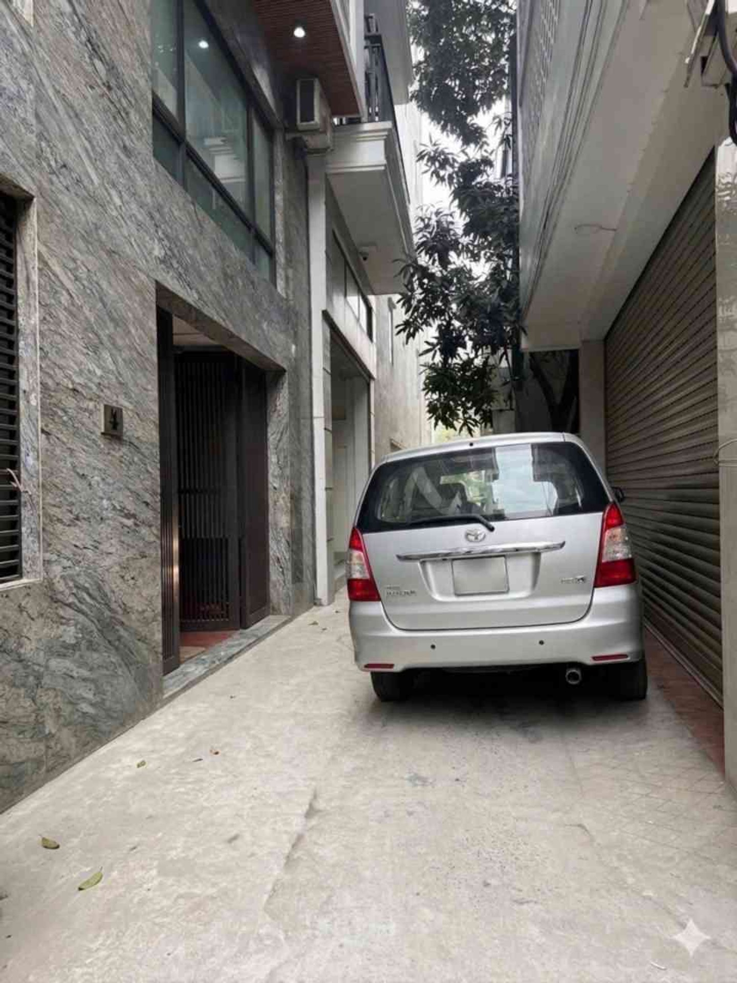 Nhà phố Long Biên thang máy, 2 mặt thoáng, ô tô đỗ cửa