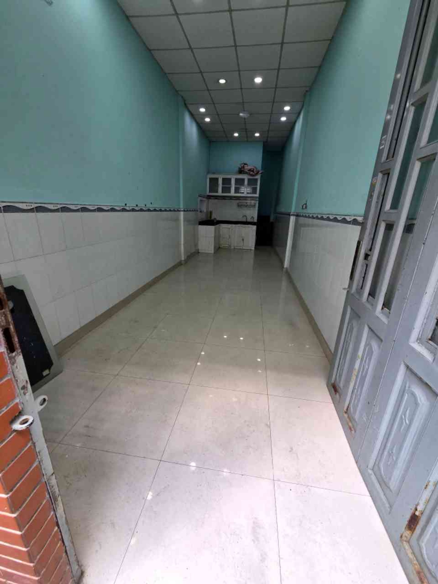 Nhà 2 tầng giá tốt, sổ vuông hẻm Lê Trọng Tấn