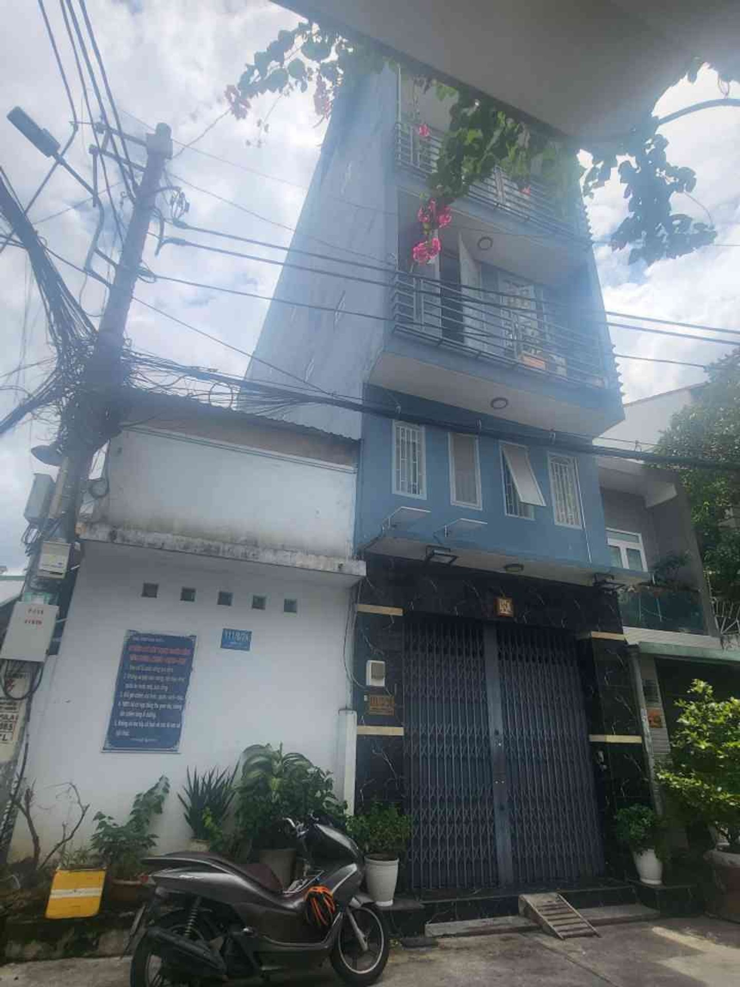 Bán nhà lô góc 2 tầng, hẻm xe hơi Vườn Lài, giá 5,4 tỷ