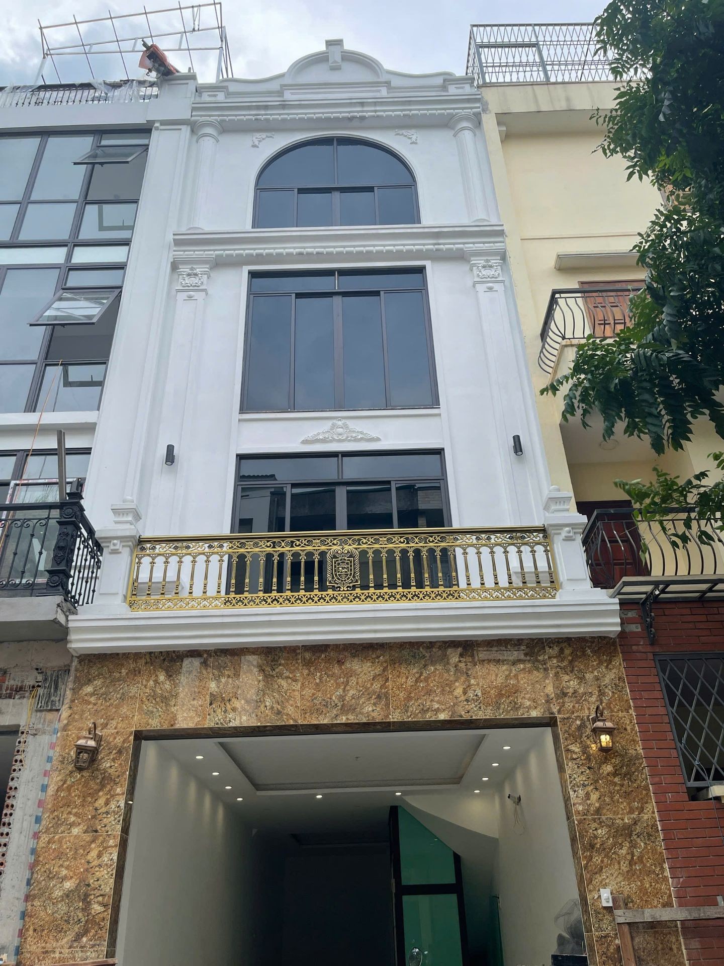 Bán nhà liền kề KĐT Văn Khê 5 tầng 83m2 có thang máy, kinh doanh, ô tô tránh