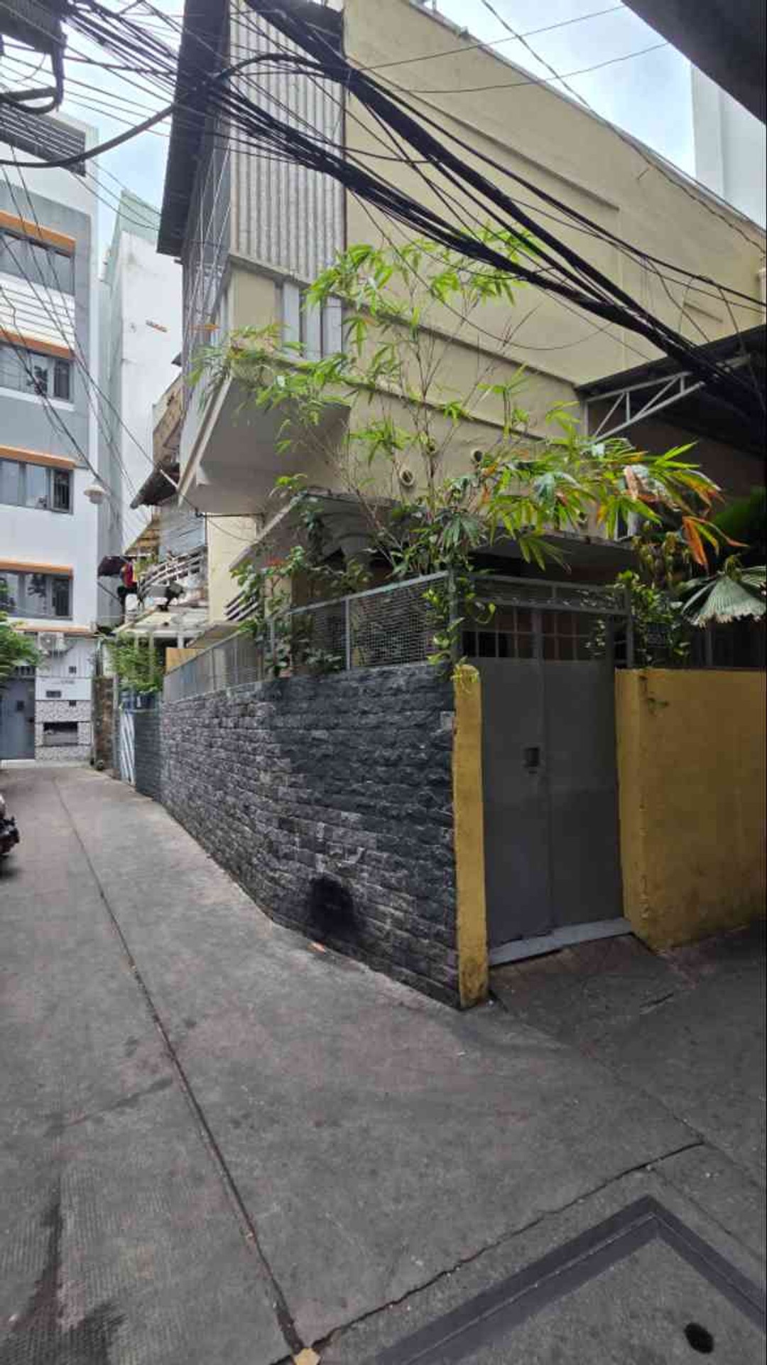 Nhà góc 2 mặt tiền hẻm thông quận Điện Biên Phủ - Tiện nghi ngay trung tâm