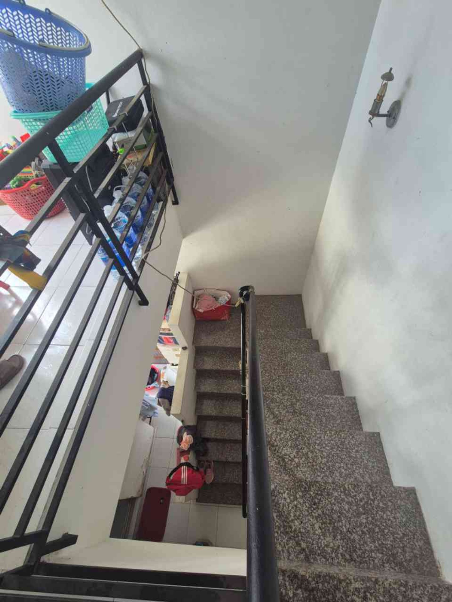Nhà hẻm thông 3 tầng sổ vuông, giá cực hấp dẫn Huỳnh Tấn Phát