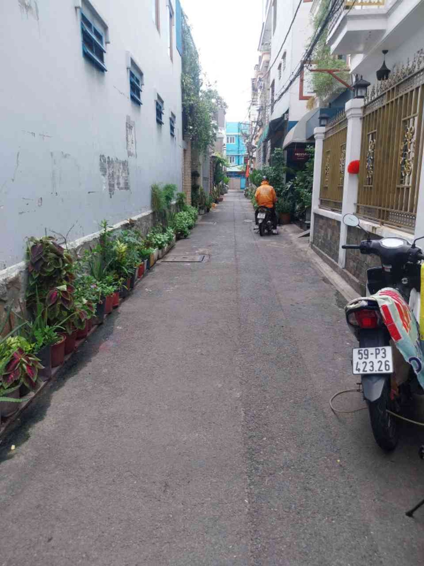 Nhà 2 tầng tiện nghi, vị trí vàng ở Phạm Văn Hai
