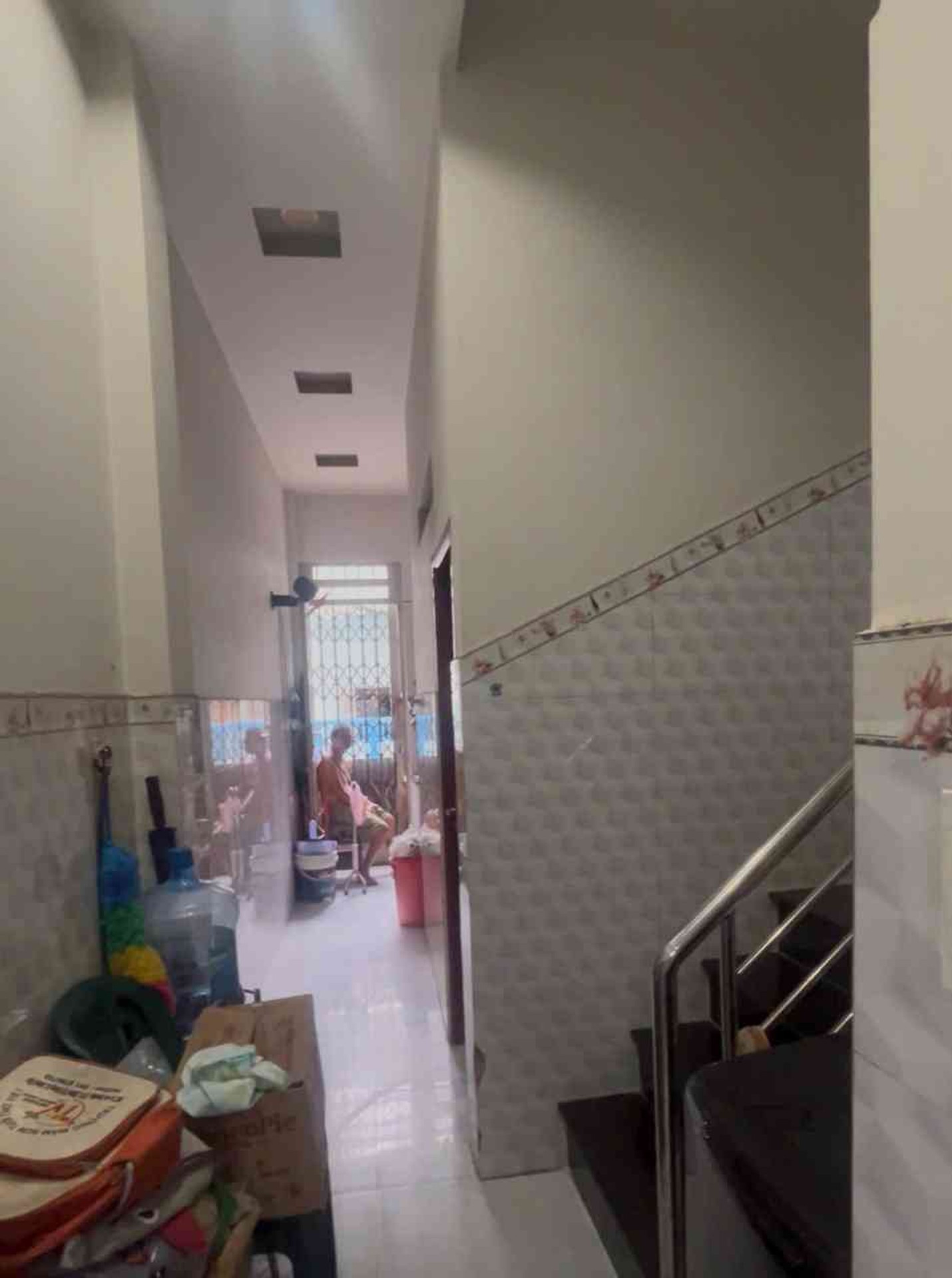 🏡 Vị trí Quận 5, đặc biệt nhà 2 mặt hẻm trước sau, thoáng sáng và thuận tiện di chuyển.