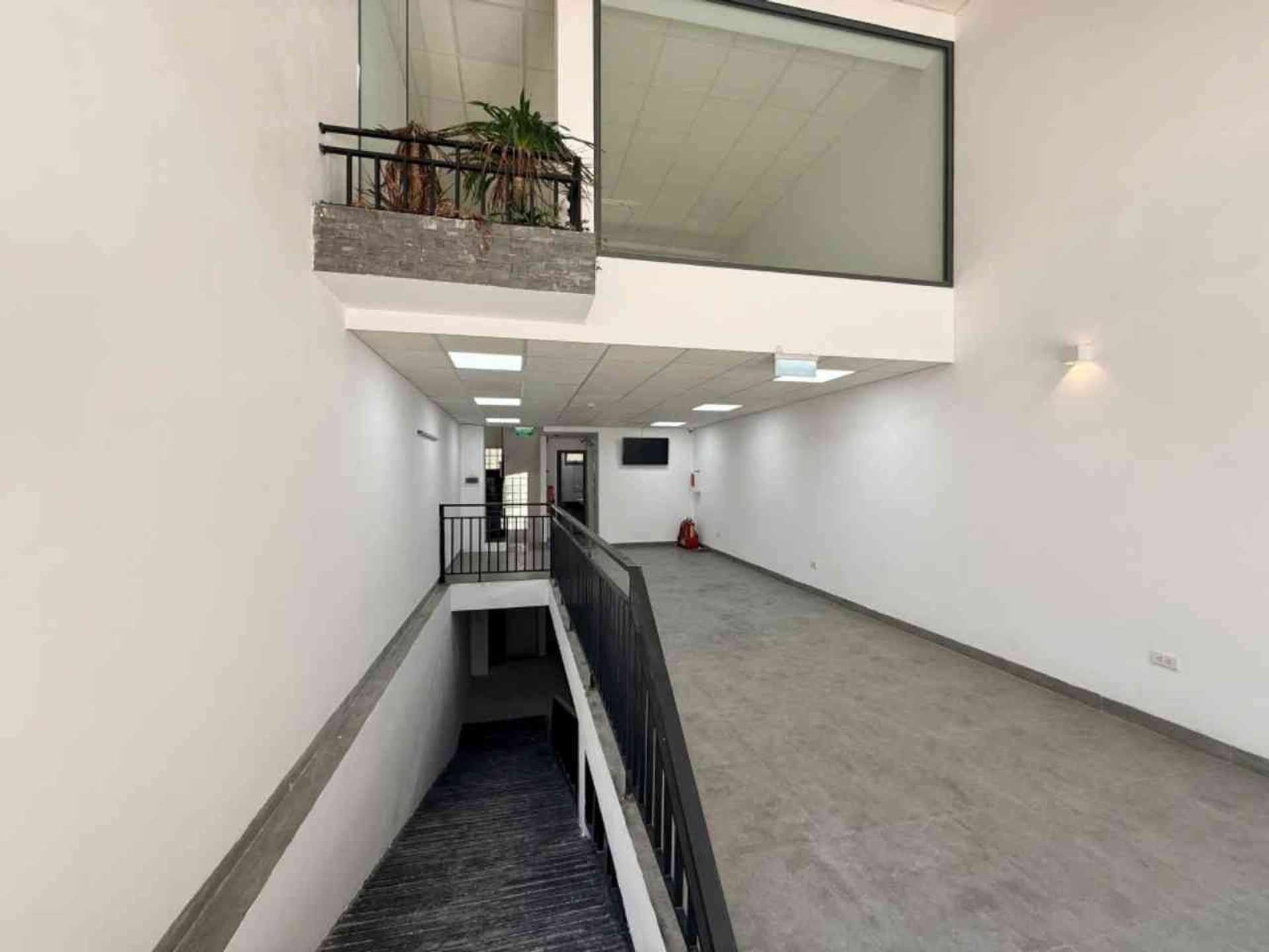 Nhà mặt phố Tây Hồ 7 tầng, 85m2 phù hợp ở và kinh doanh