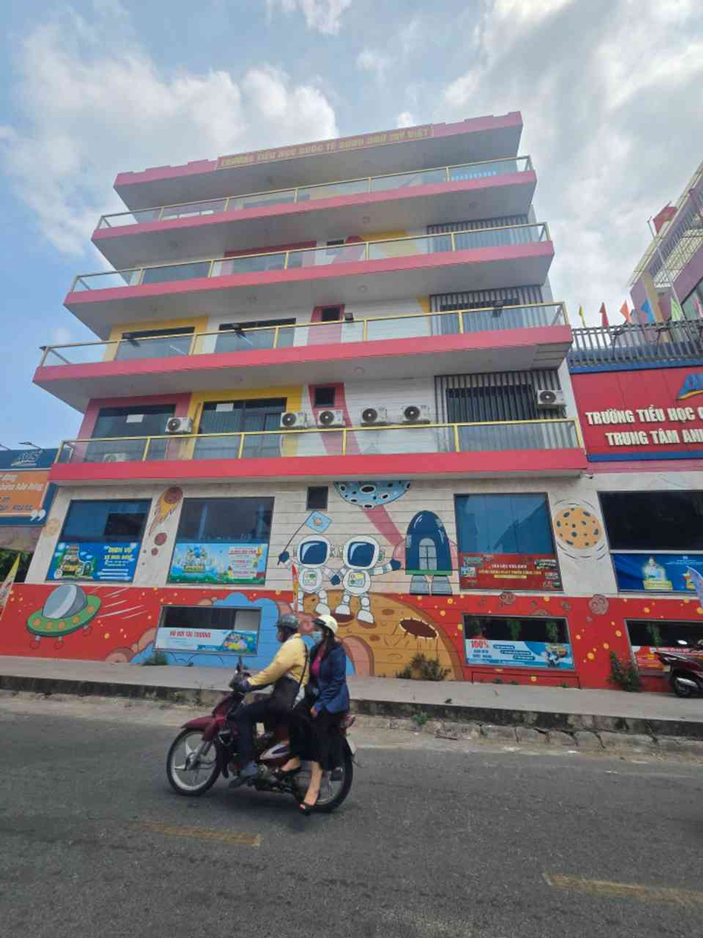 Biệt Thự Góc Hai Mặt Tiền Ven Vành Đai Trong Bình Tân