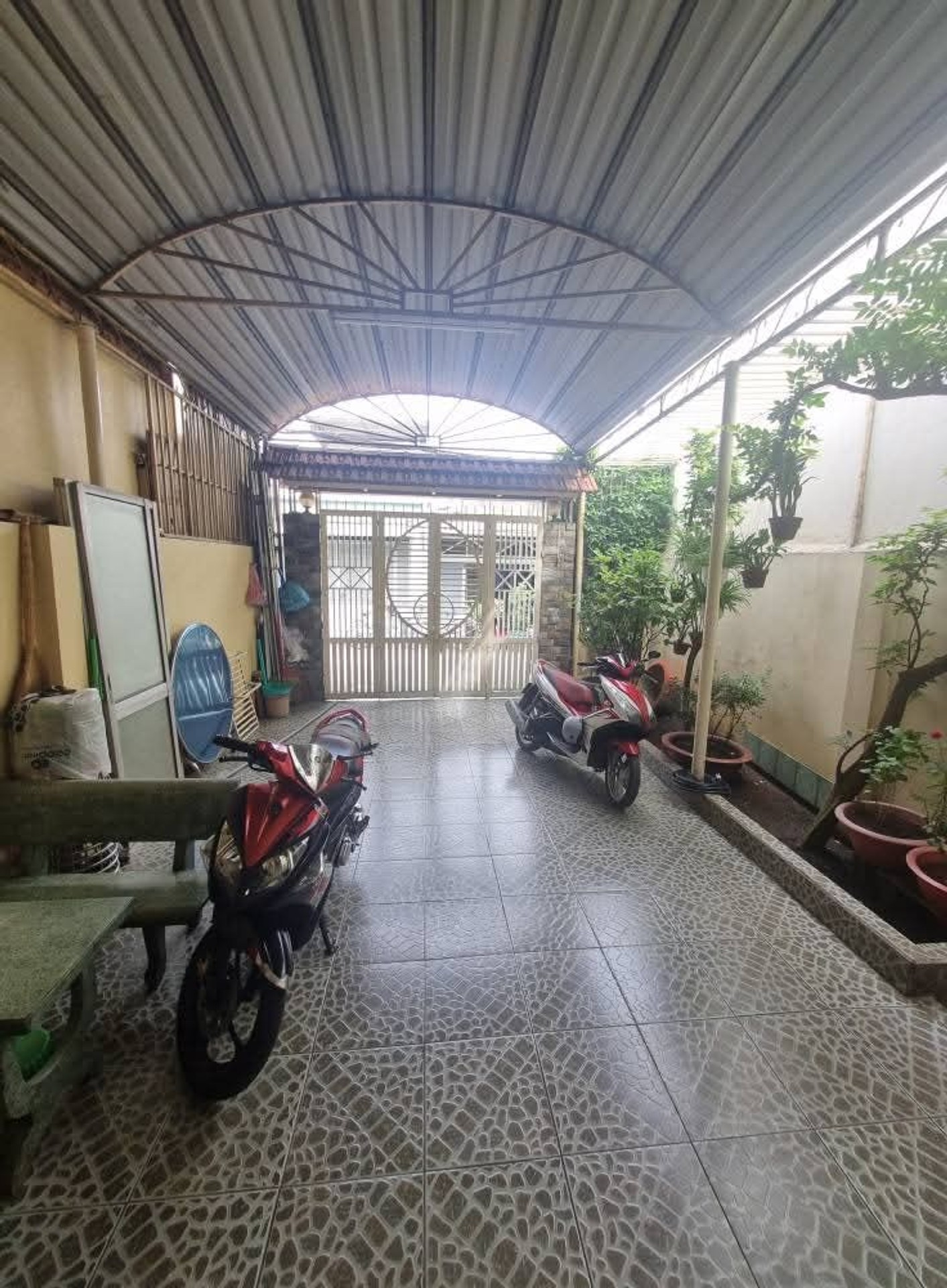 Nhà mặt phố Đông Hưng Thuận, ô tô vào nhà, giá ưu đãi